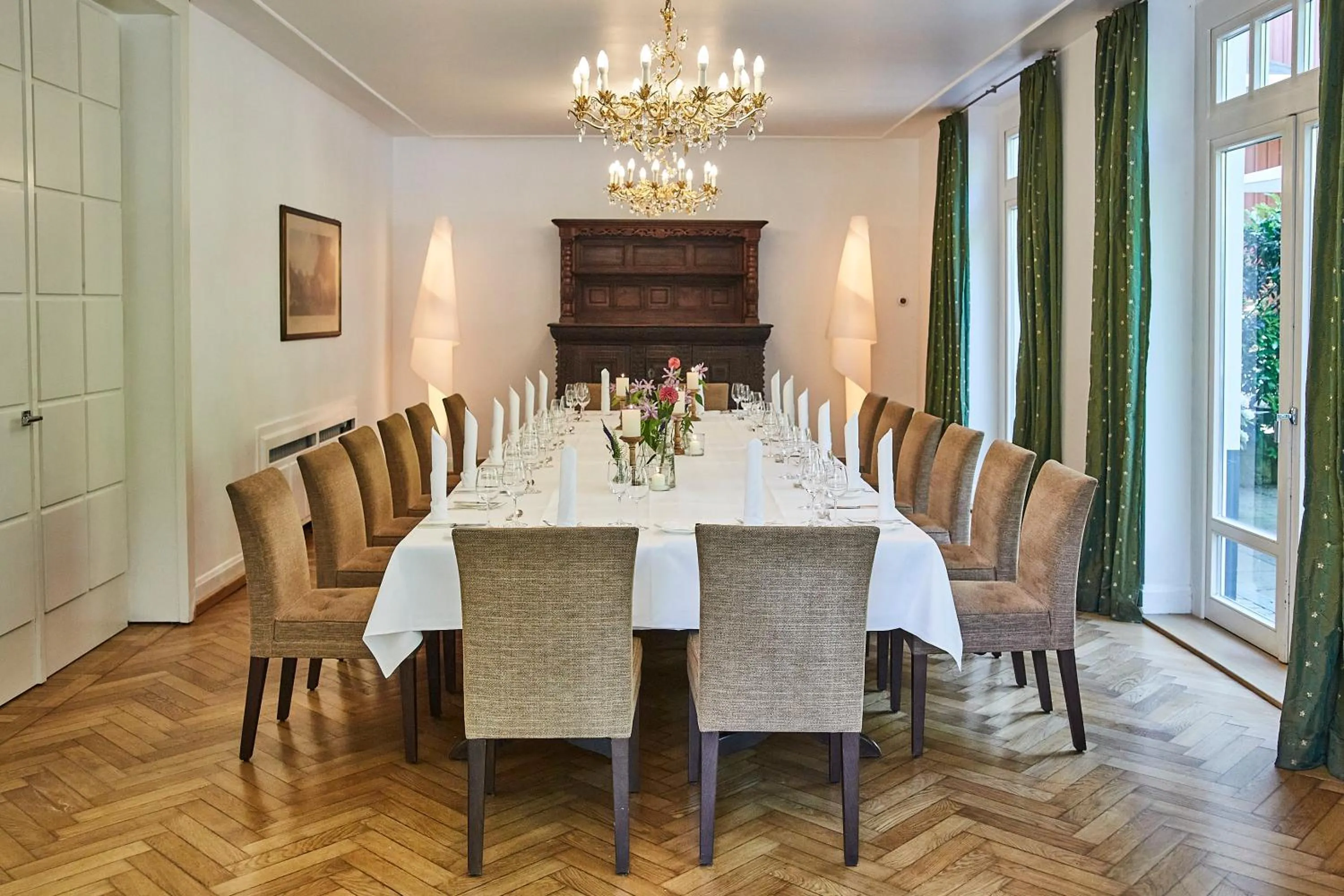 Restaurant/places to eat in Parkhaus Hügel