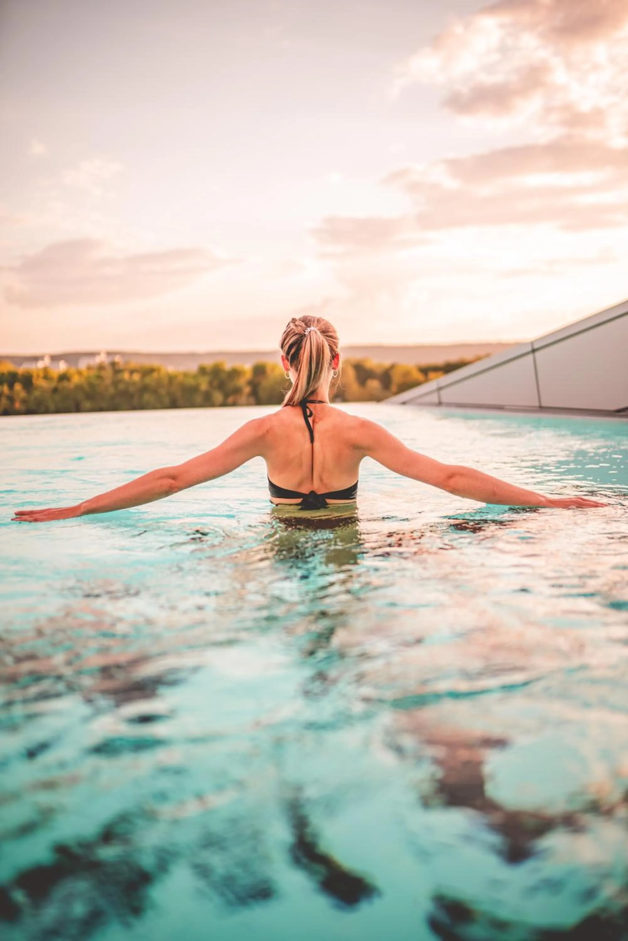 Swimming pool in Kameha Grand Bonn