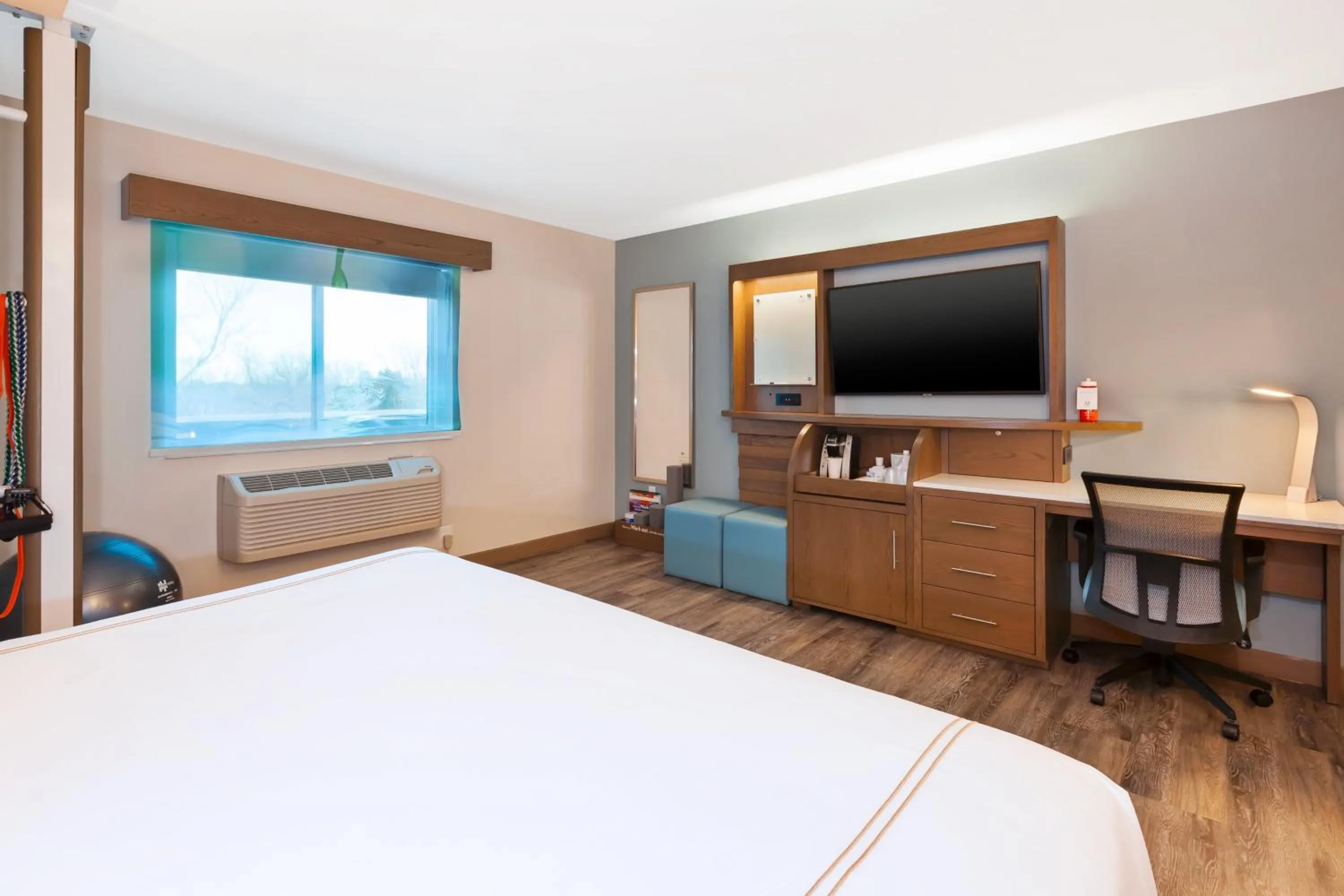 Photo of the whole room, Bed in EVEN Hotel Ann Arbor S - University Area by IHG