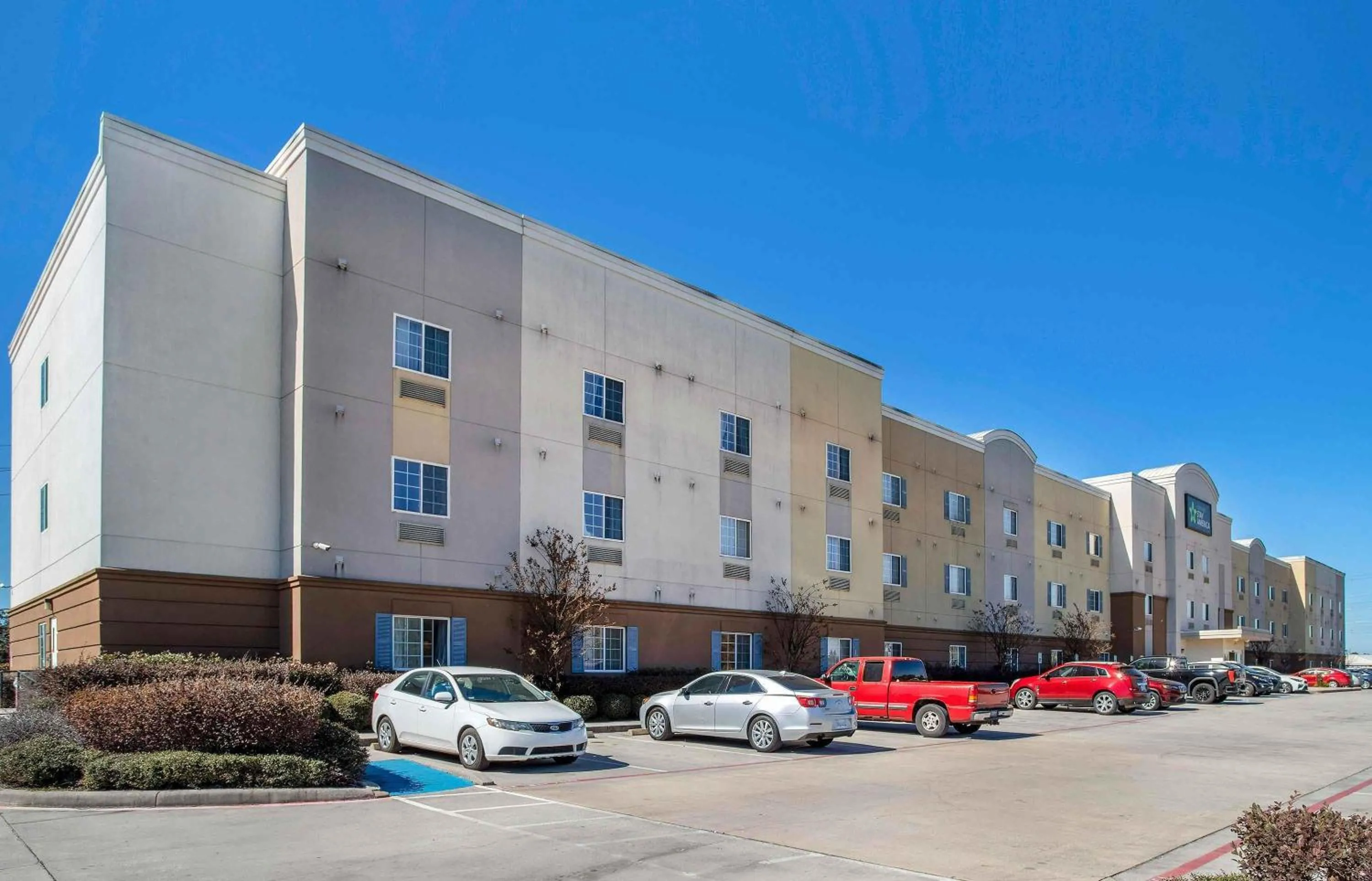 Property building in Extended Stay America Suites - Houston - IAH Airport