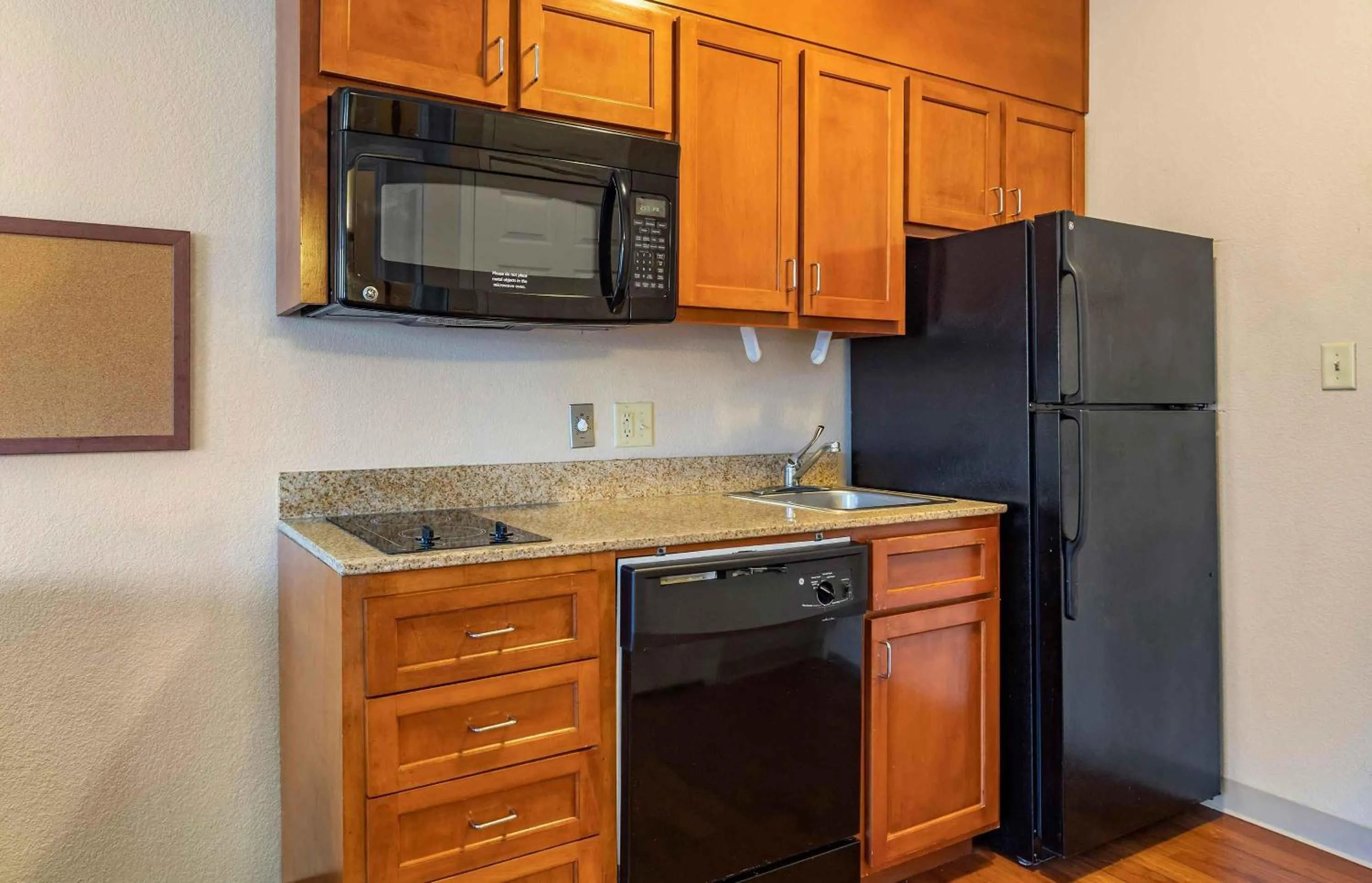 Kitchen or kitchenette in Extended Stay America Suites - Houston - IAH Airport