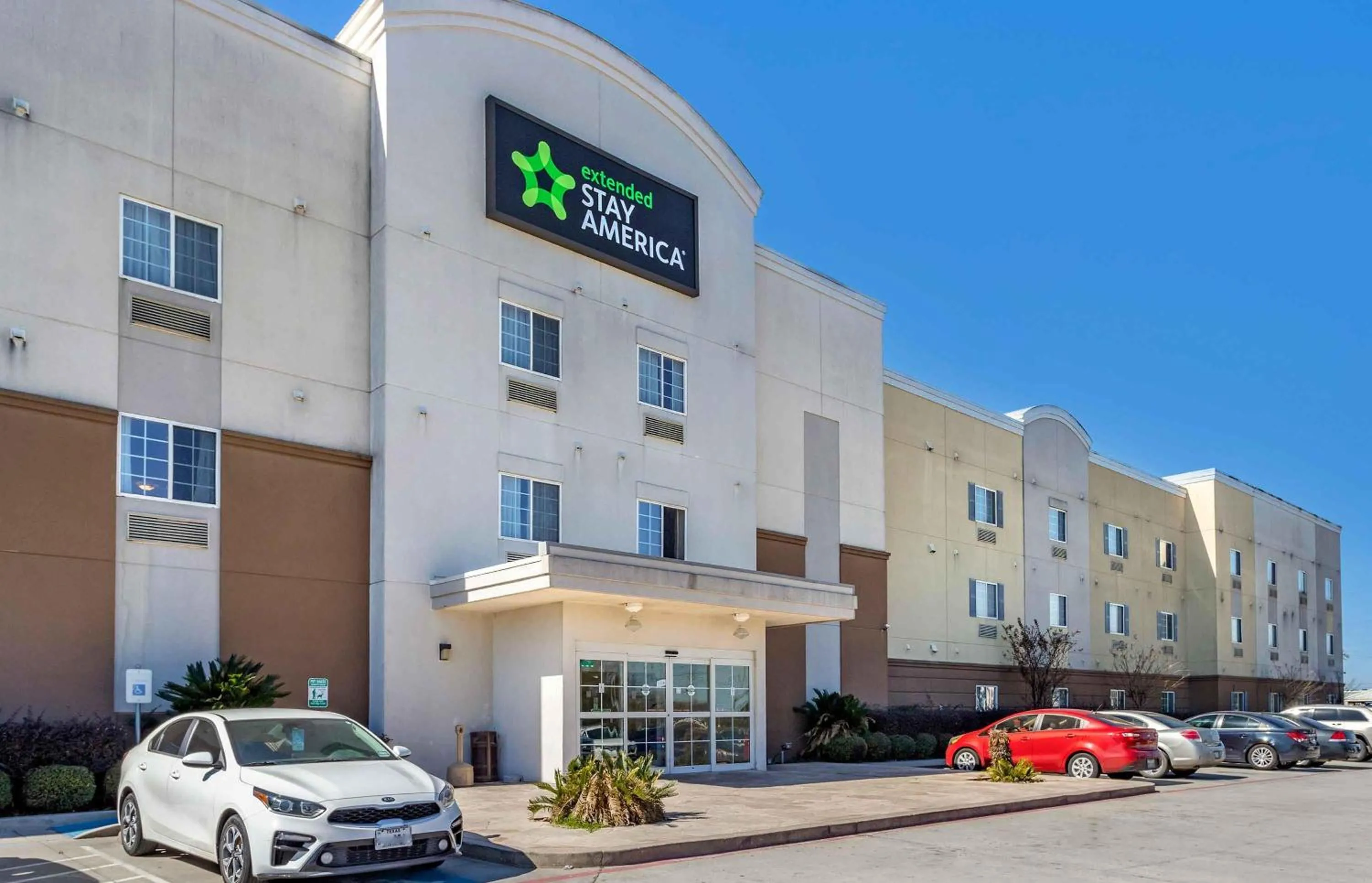Property building in Extended Stay America Suites - Houston - IAH Airport