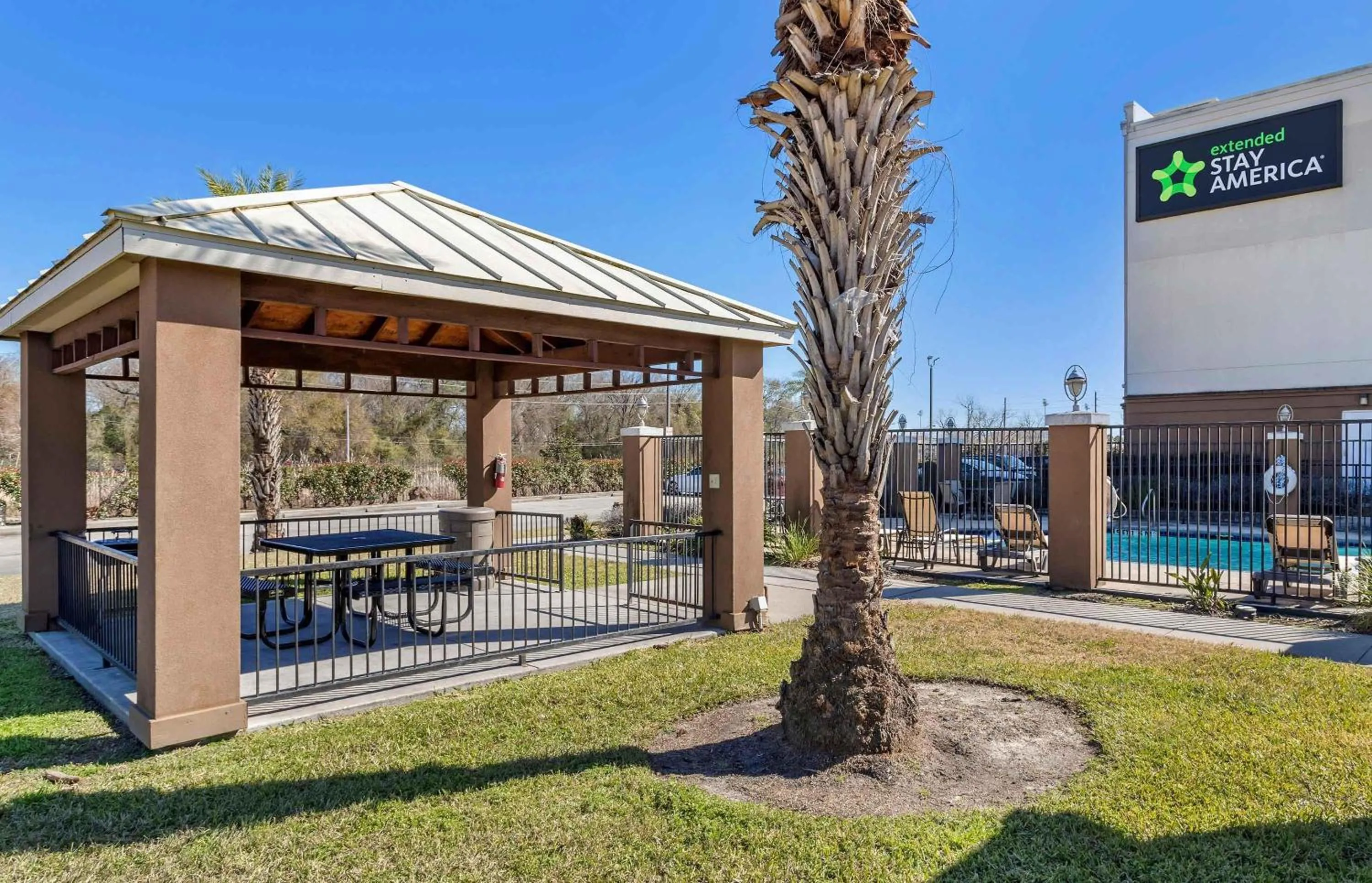 Property building in Extended Stay America Suites - Houston - IAH Airport