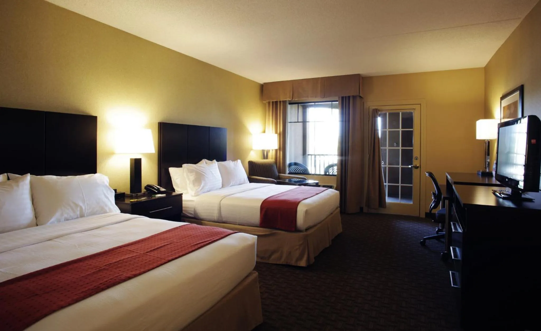 Photo of the whole room, Bed in Holiday Inn Phoenix/Chandler by IHG
