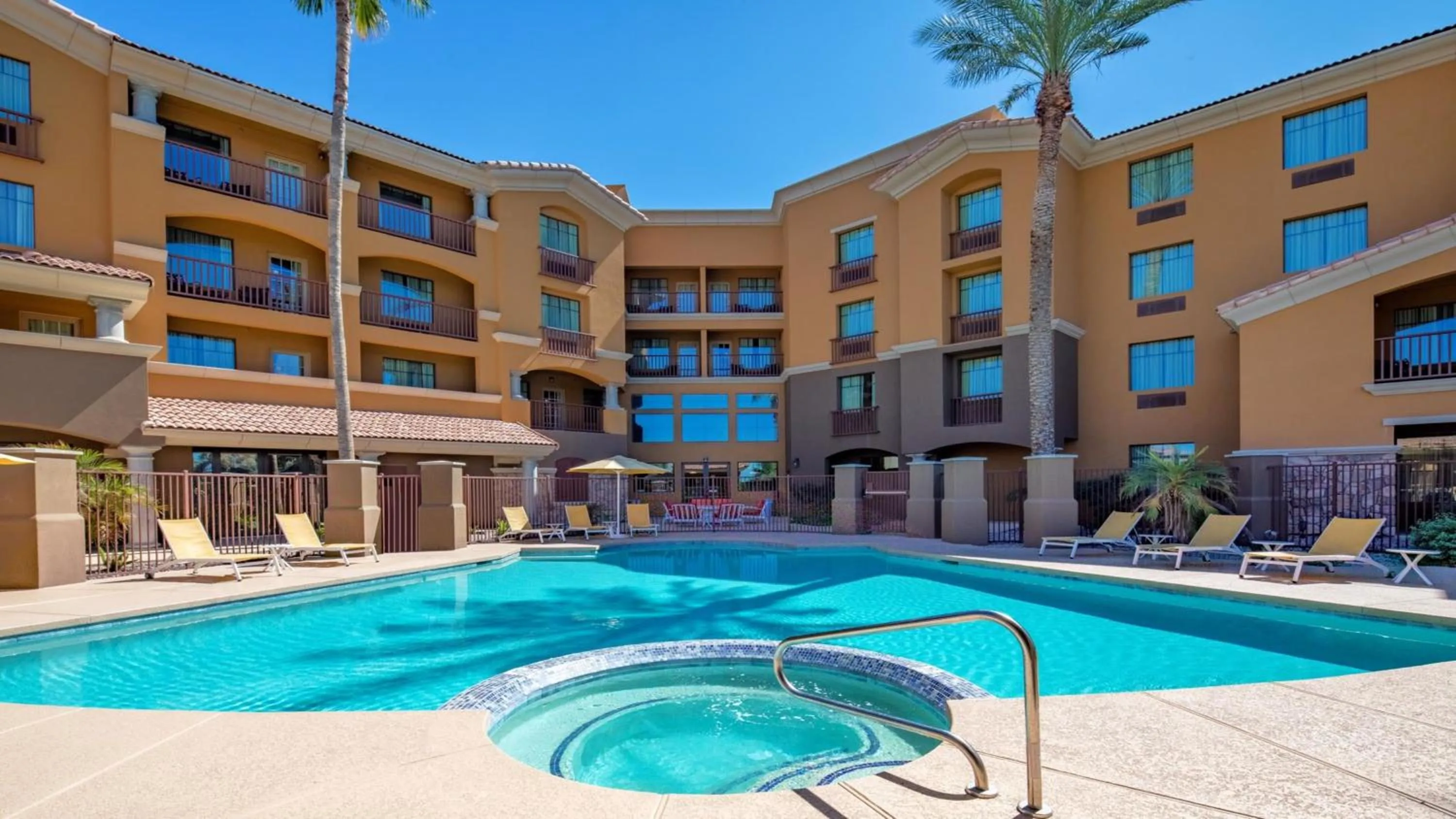 Swimming pool in Holiday Inn Phoenix/Chandler by IHG