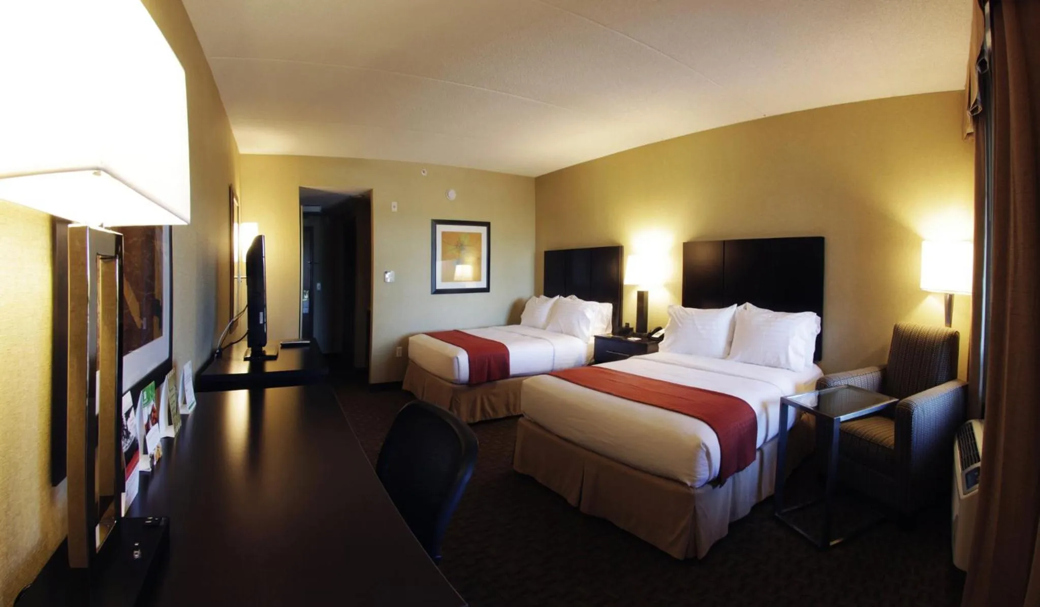 Photo of the whole room, Bed in Holiday Inn Phoenix/Chandler by IHG