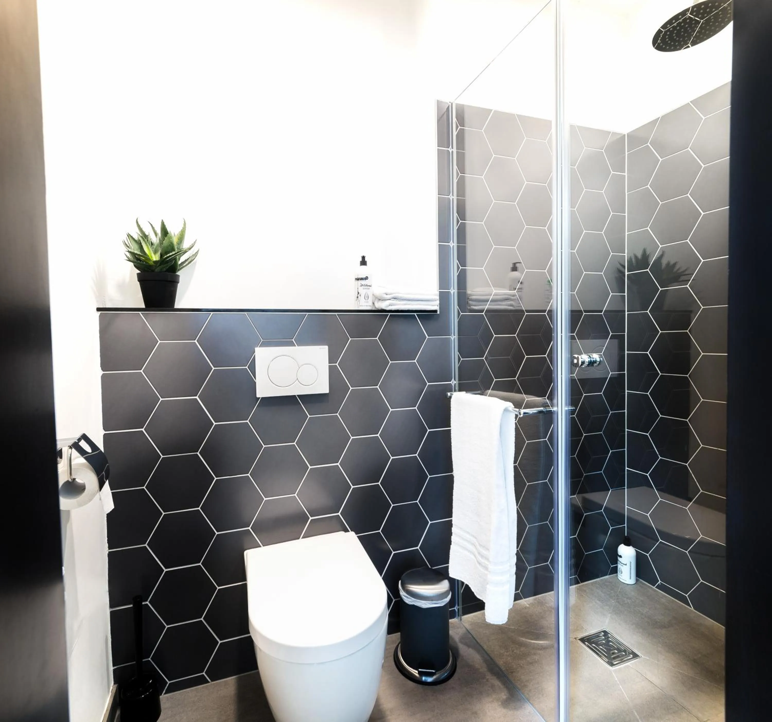 Shower in Pyjama Park Schanzenviertel