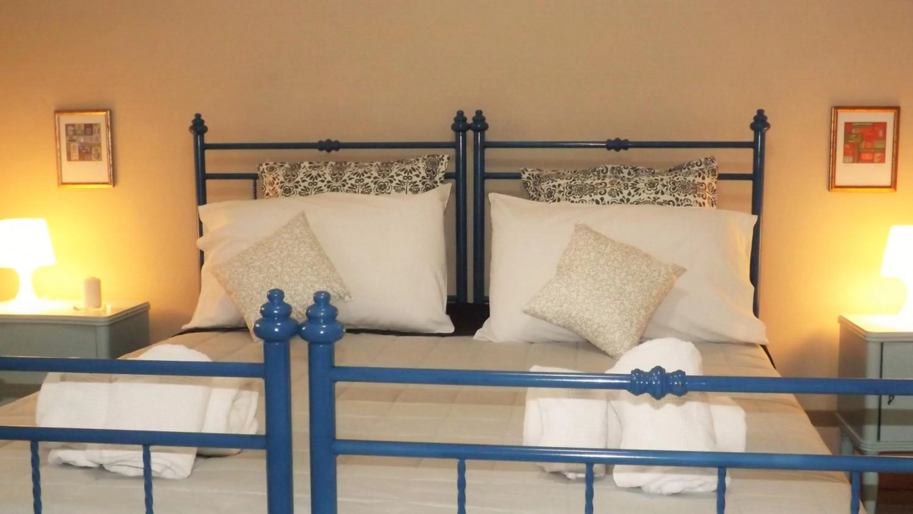 Photo of the whole room, Bed in Domus Tua