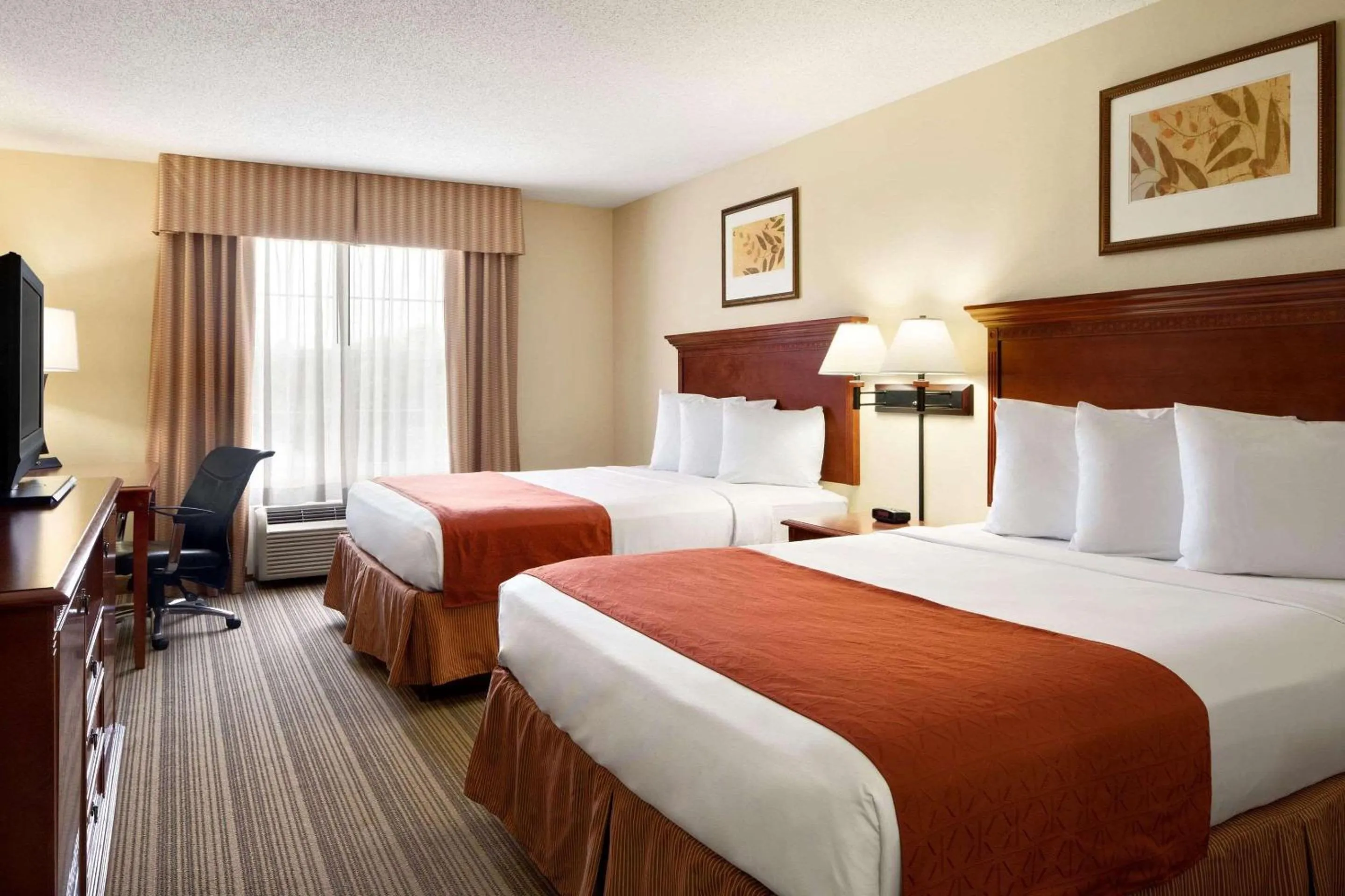 Bedroom, Bed in Country Inn & Suites by Radisson, Baltimore North, MD