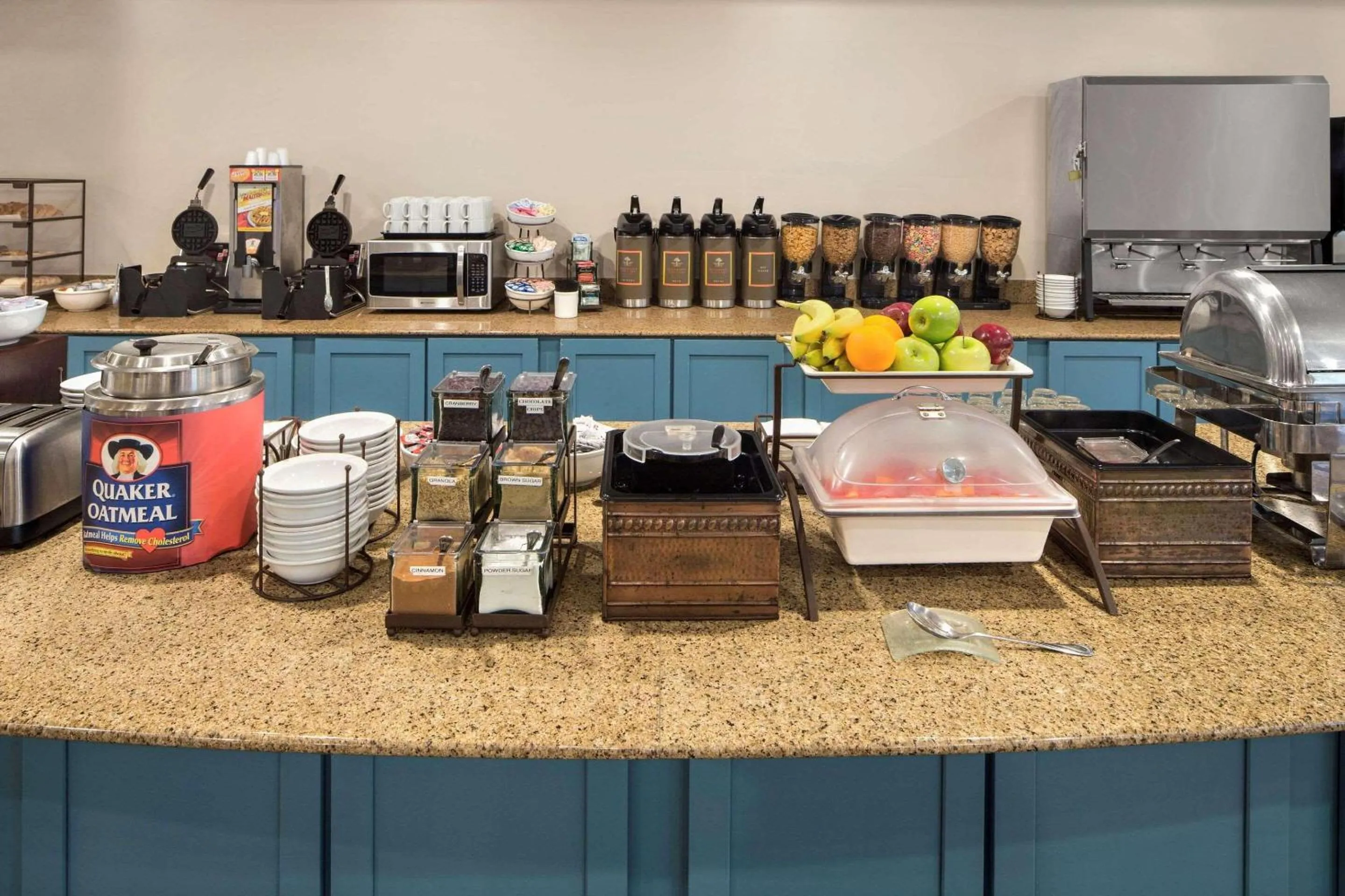 Breakfast in Country Inn & Suites by Radisson, Baltimore North, MD