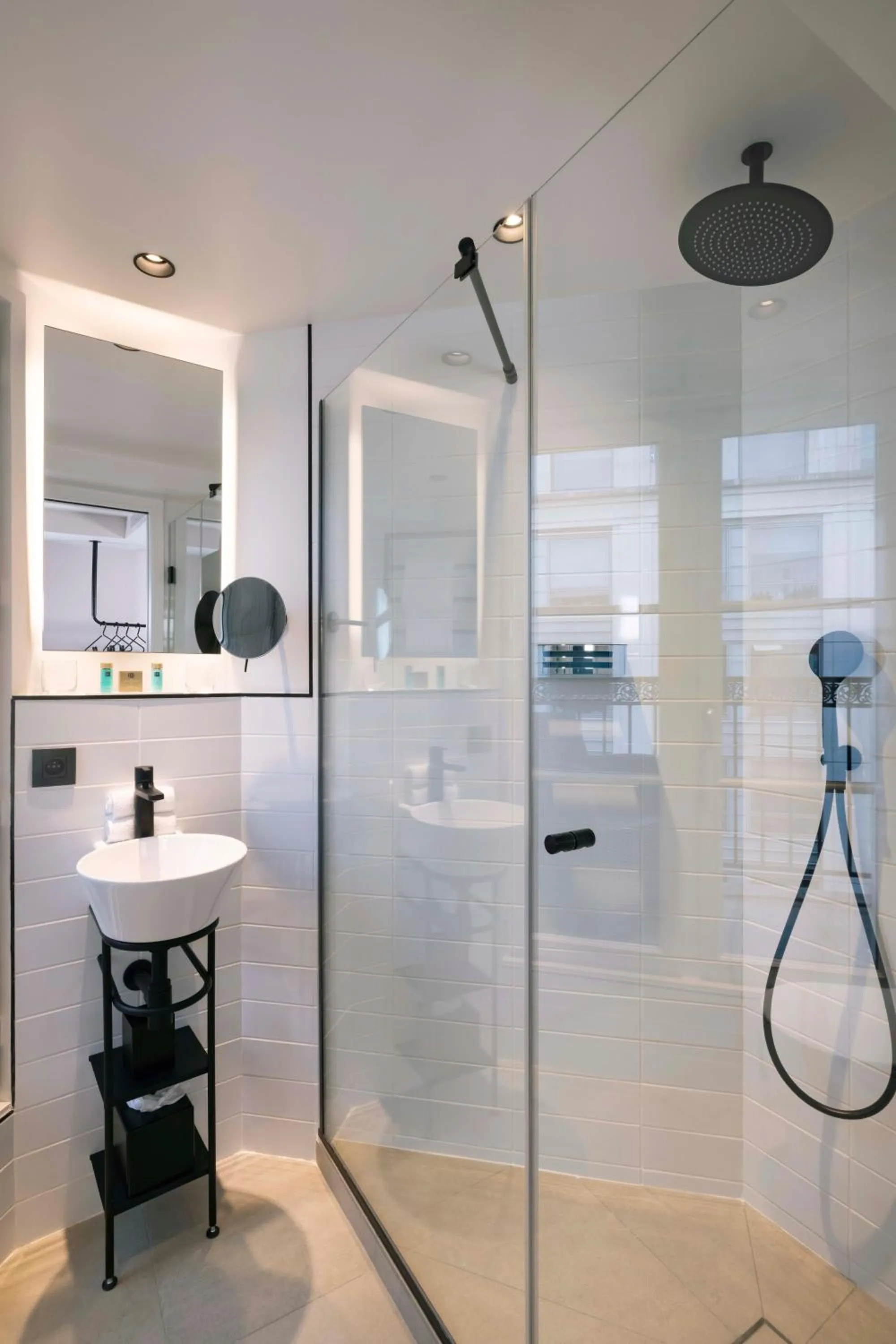 Bathroom in Le 12 Hôtel