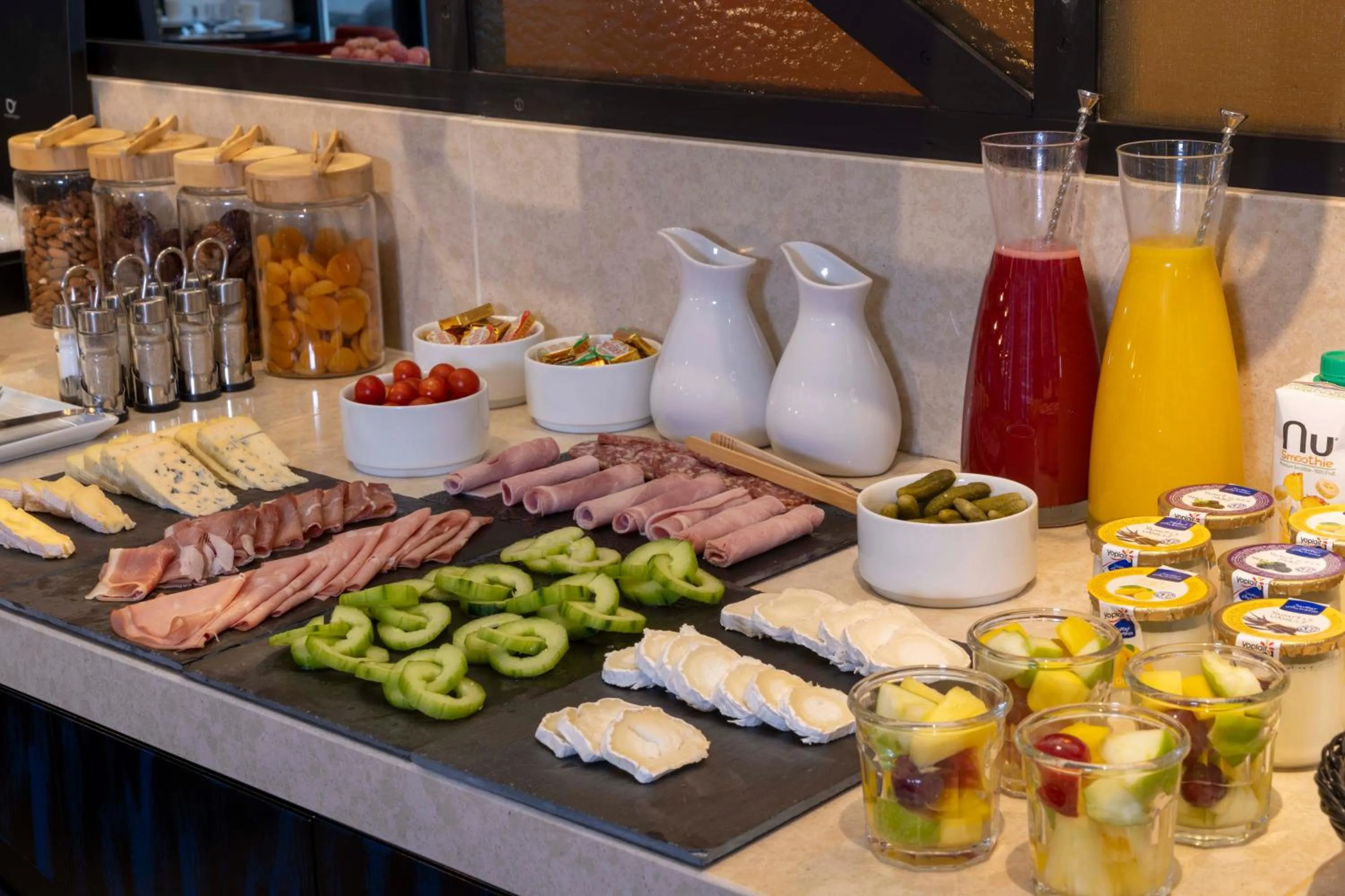 Breakfast in Le 12 Hôtel