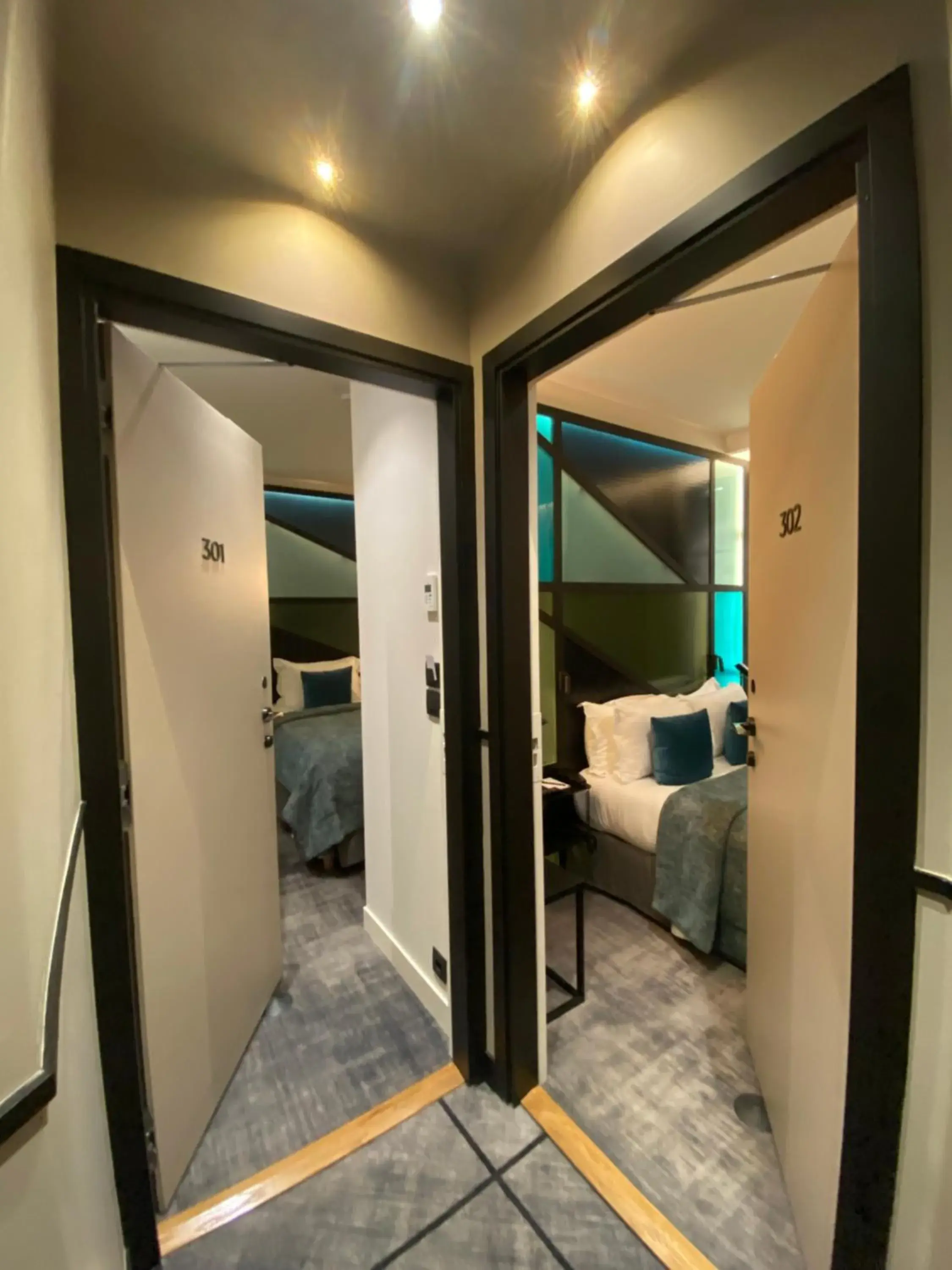 Family Room with Shower in Le 12 Hôtel Family Room with Shower in Le 12 Hôtel