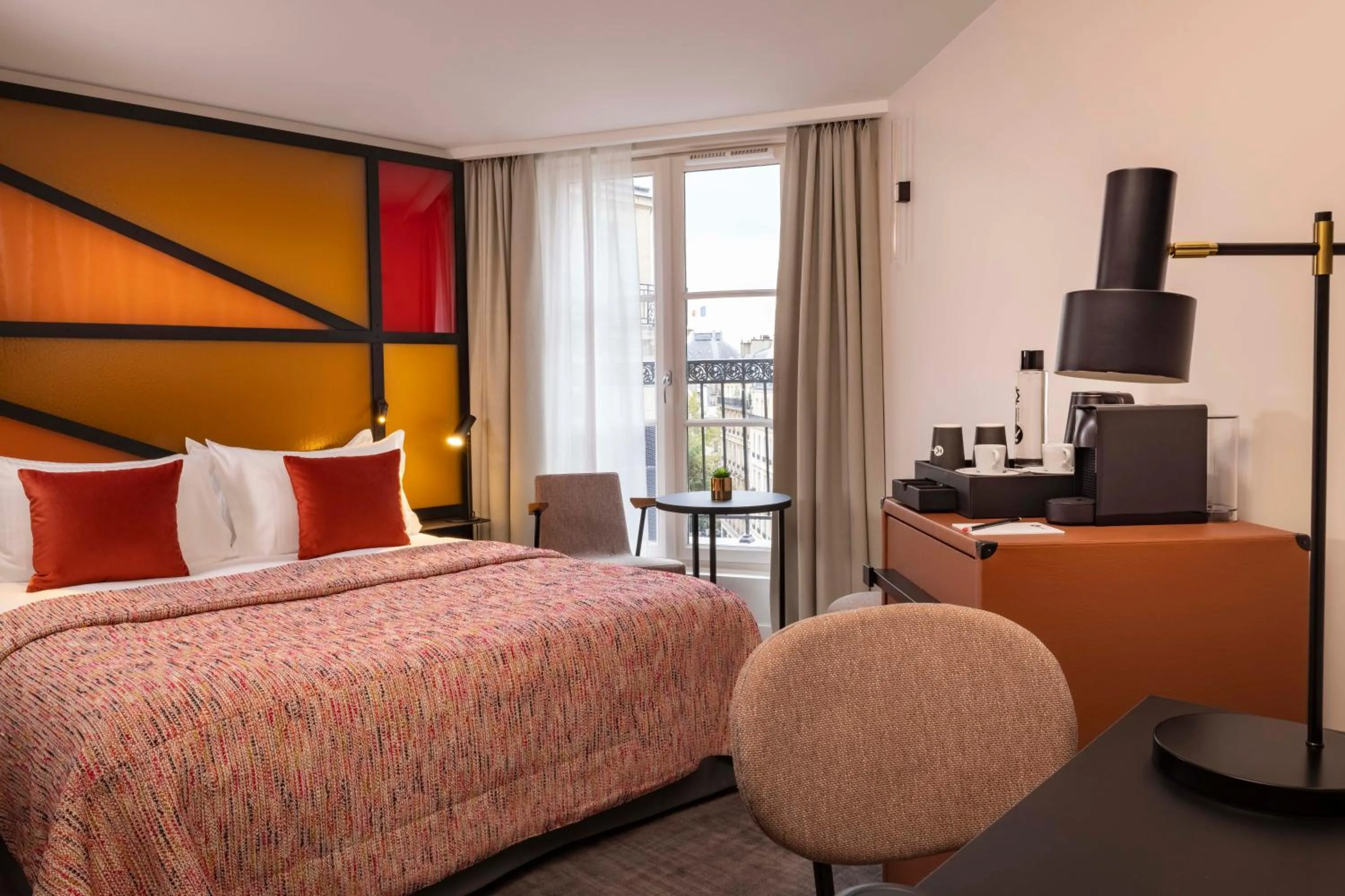 Photo of the whole room, Bed in Le 12 Hôtel