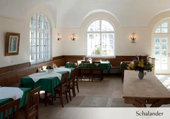 Restaurant/places to eat in Gutshotel Odelzhausen