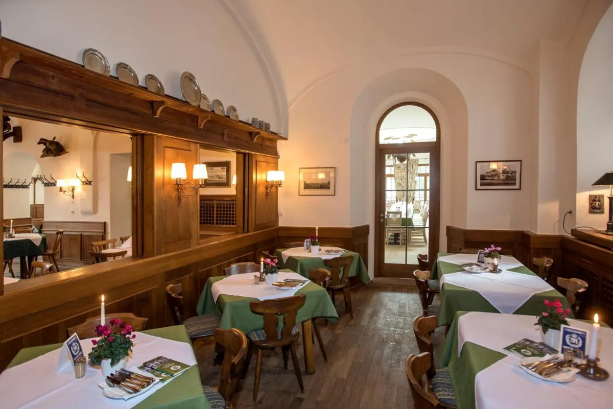 Restaurant/places to eat in Gutshotel Odelzhausen