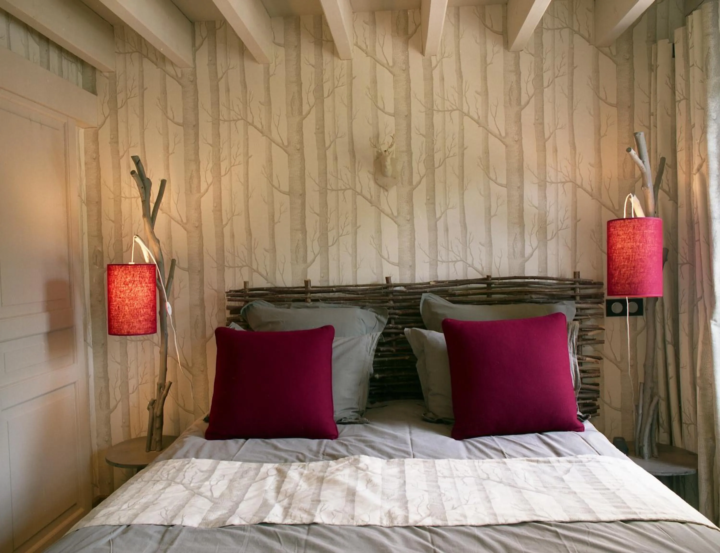 Bed in Hotel Du Grand Cerf & Spa