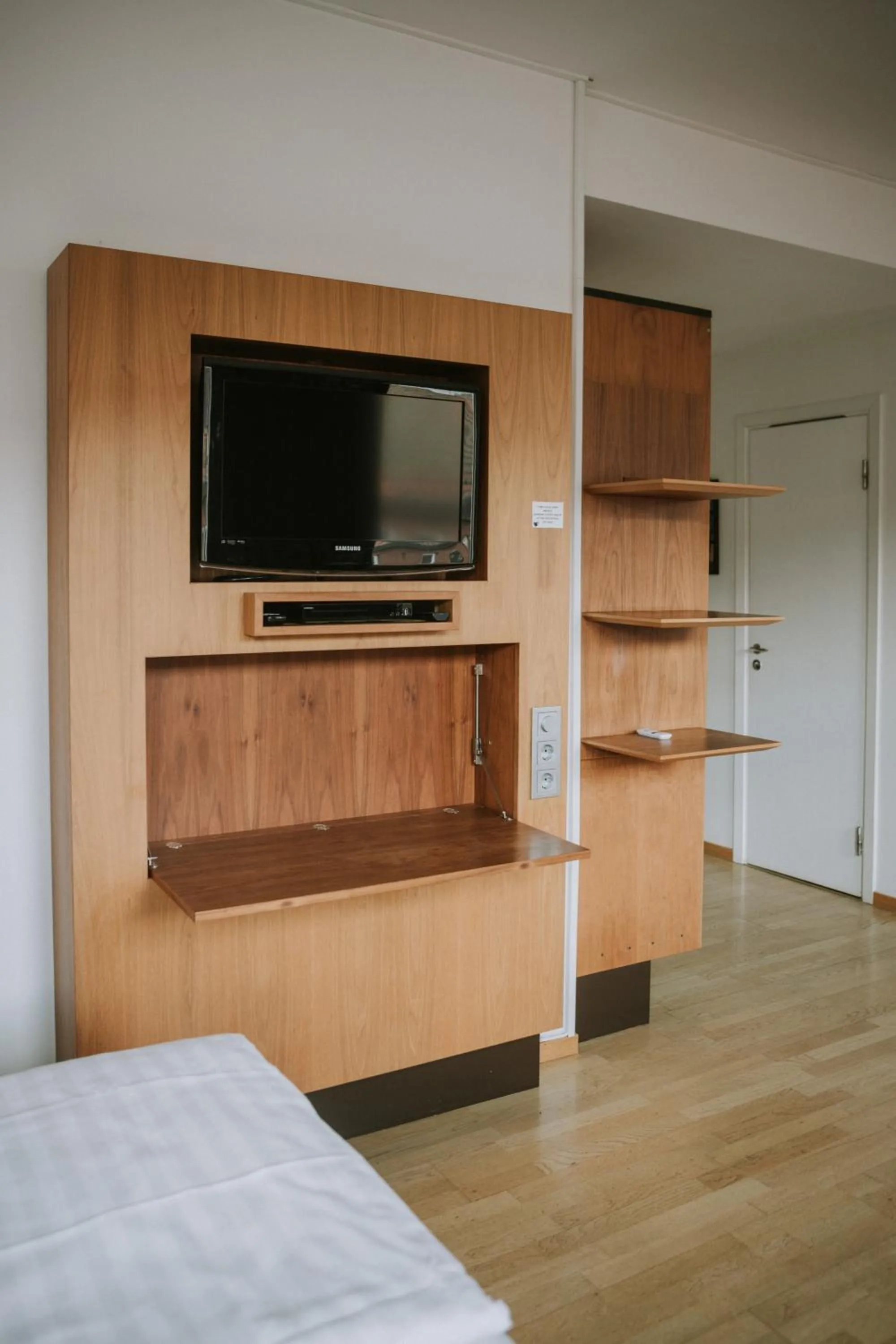 TV and multimedia, Bed in Comfort Hotel Jazz, Borås