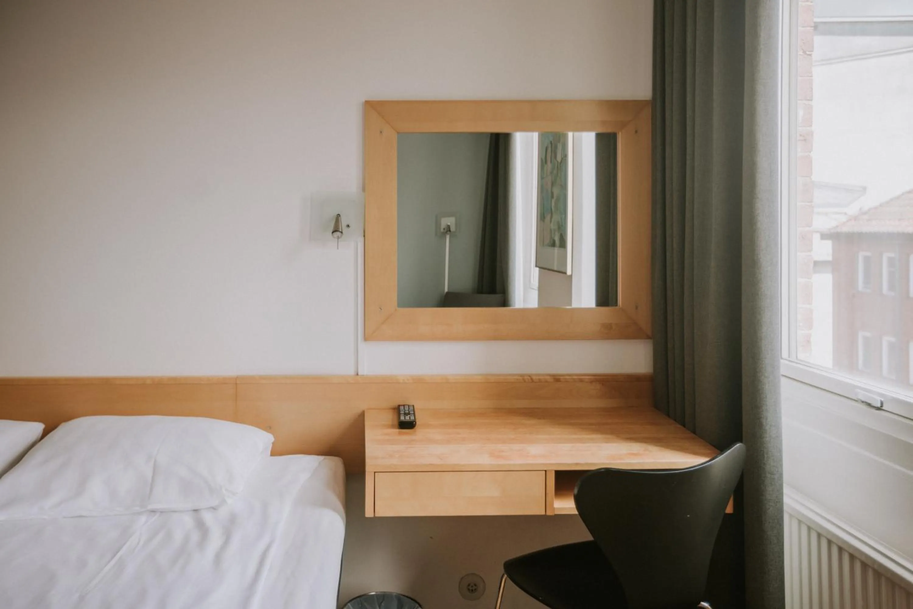 Seating area, Bed in Comfort Hotel Jazz, Borås