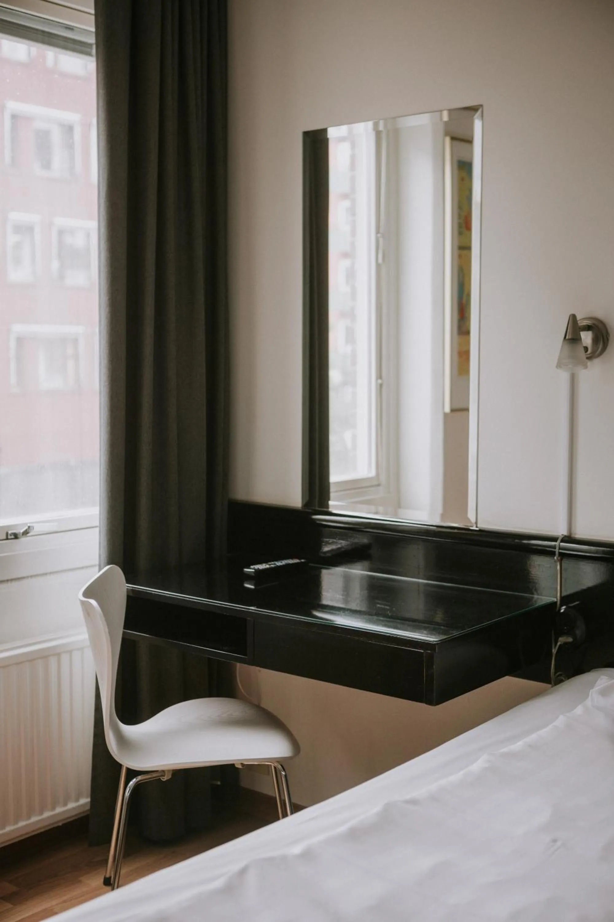 Seating area, Bed in Comfort Hotel Jazz, Borås