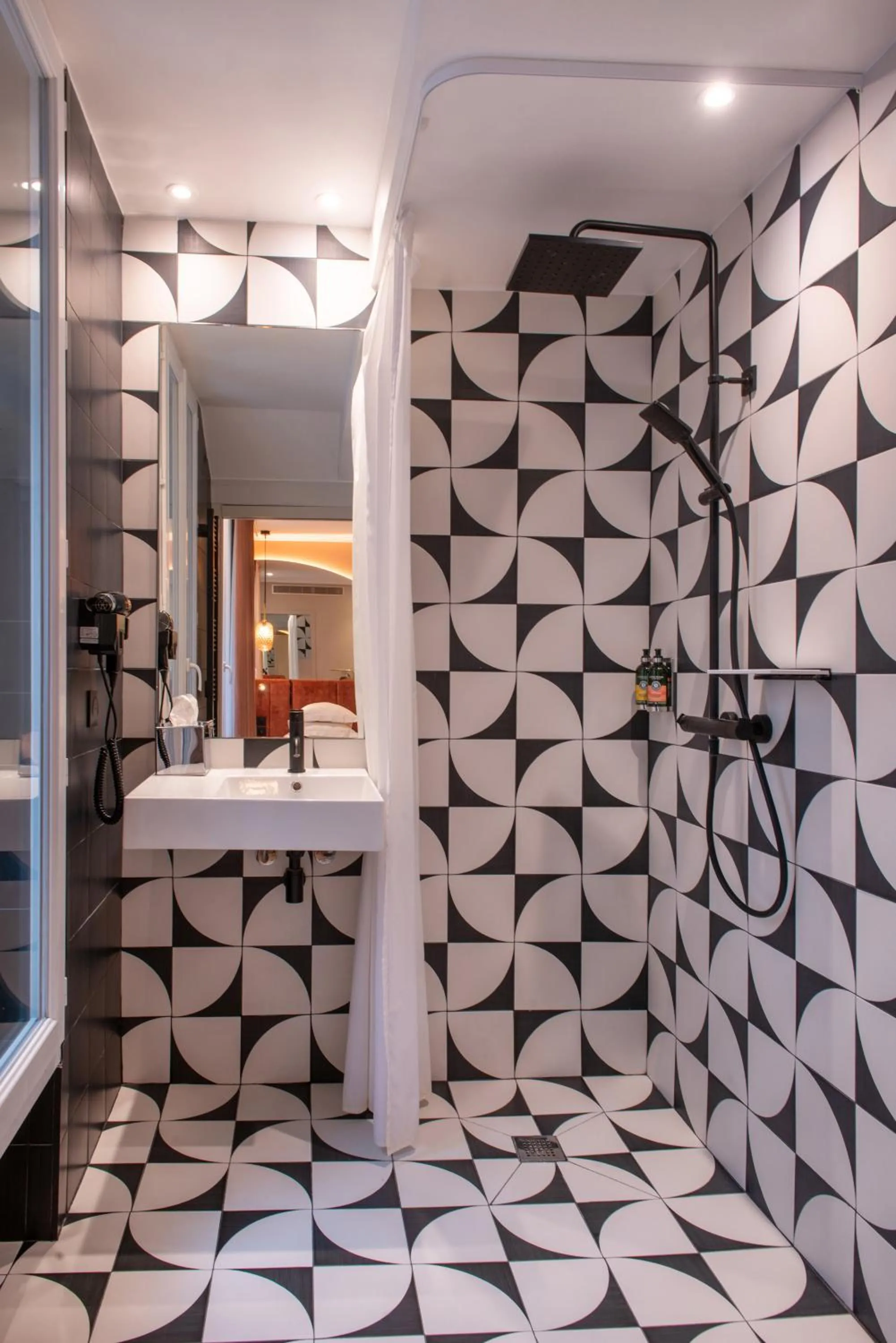 Bathroom in Arc Elysées