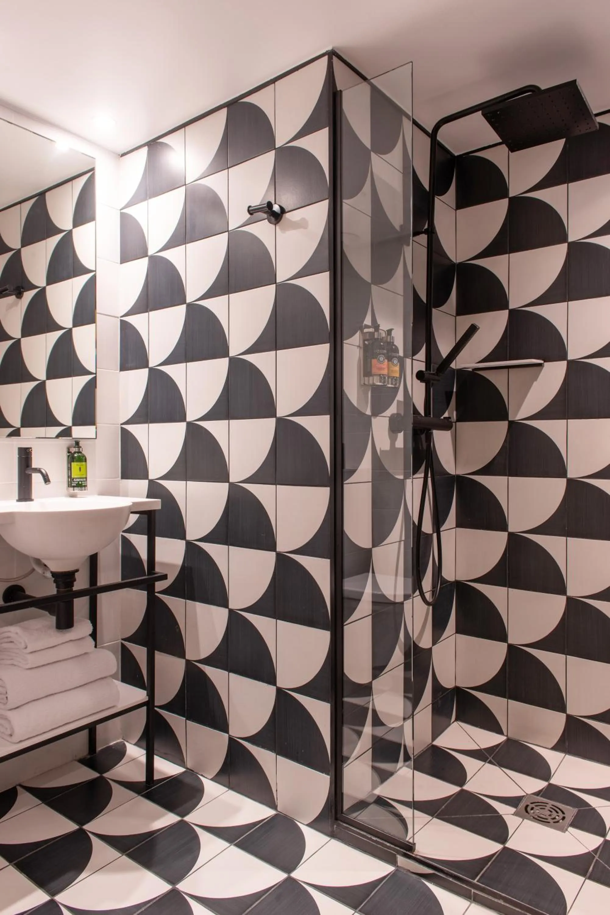 Bathroom in Arc Elysées