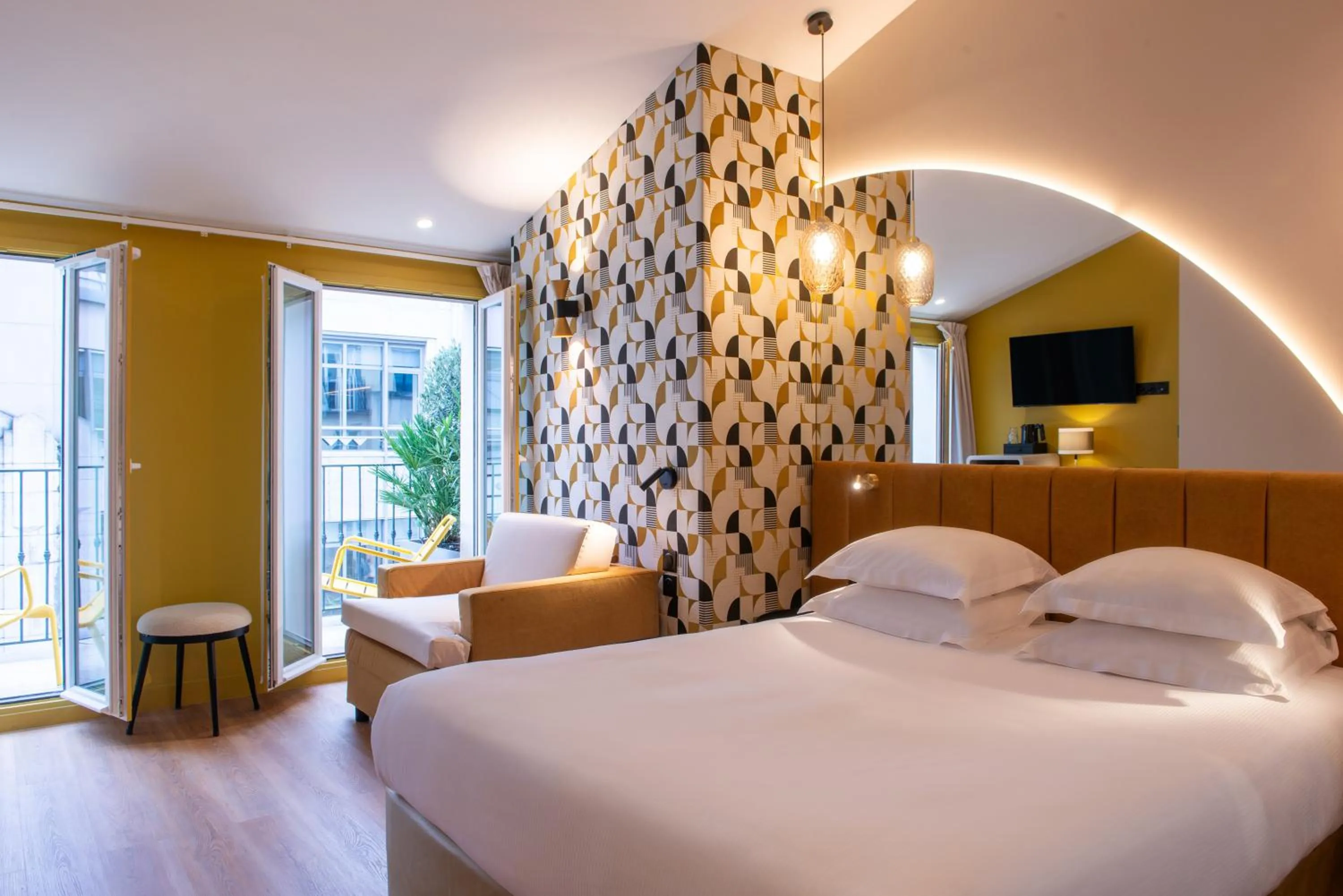 View (from property/room), Bed in Arc Elysées