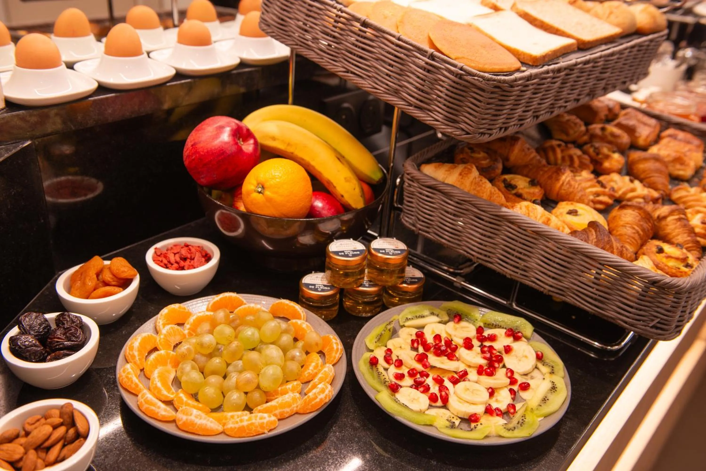 Buffet breakfast in Arc Elysées