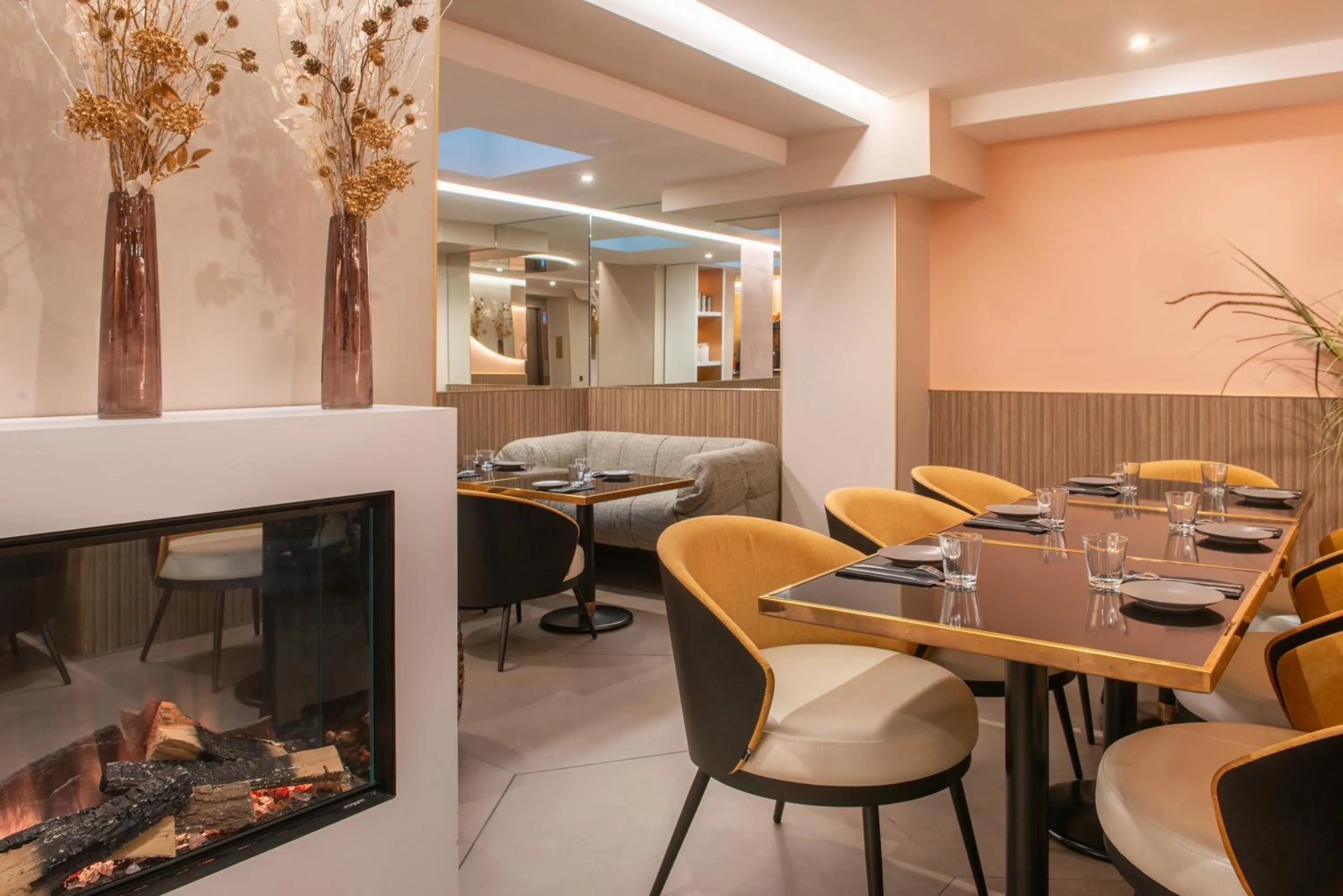 Breakfast in Arc Elysées