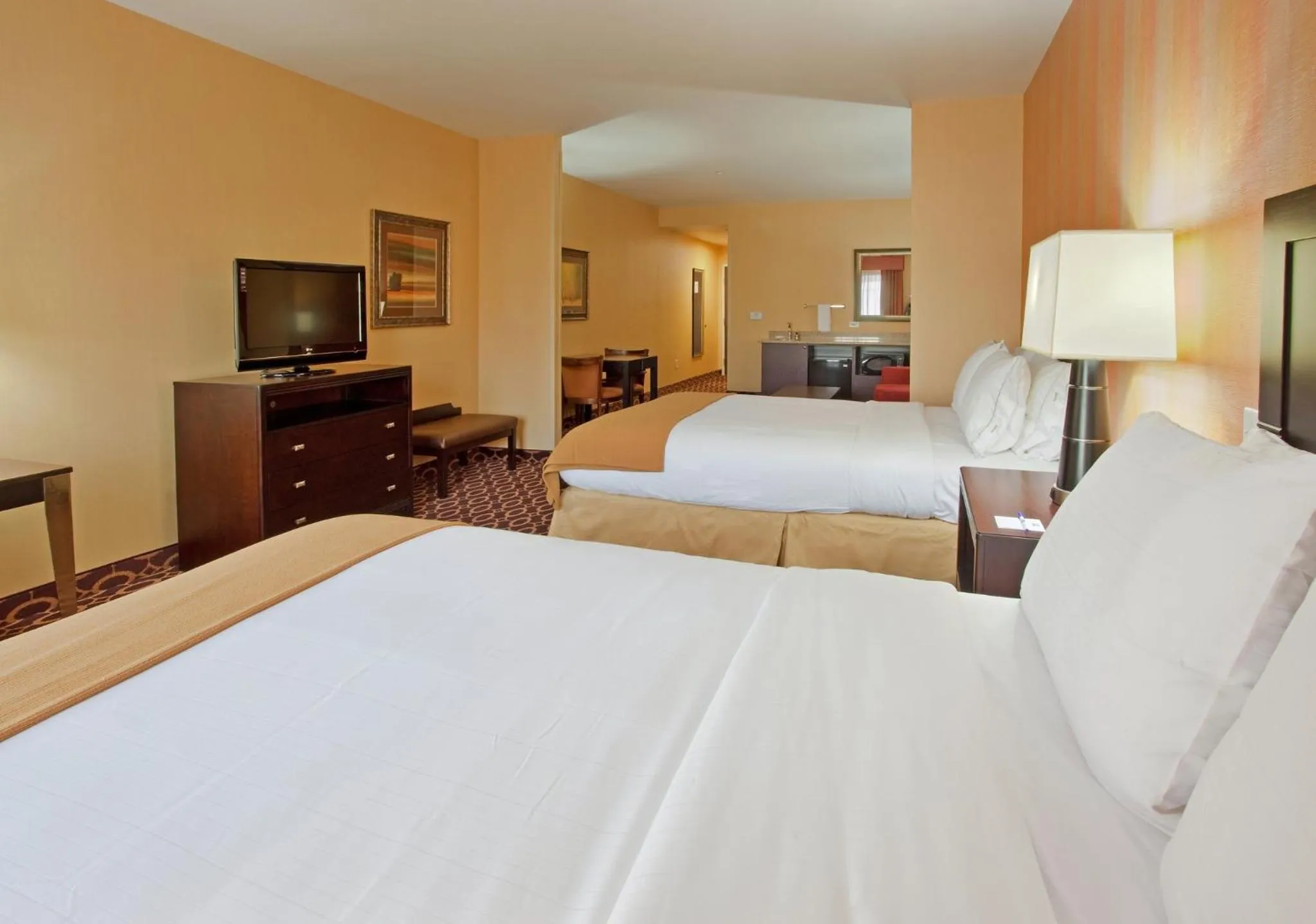 Photo of the whole room, Bed in Holiday Inn Express & Suites Sacramento NE Cal Expo by IHG