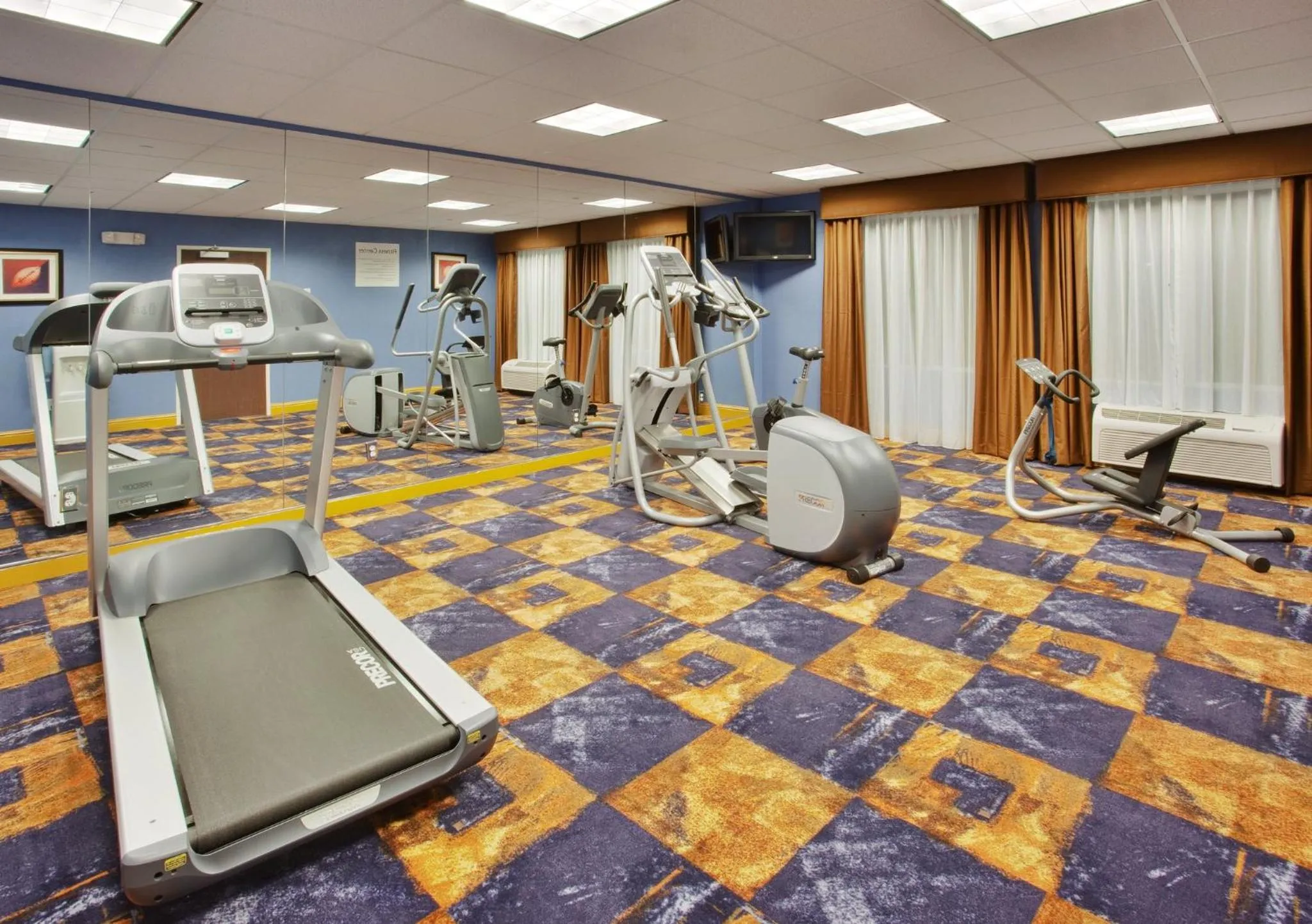 Fitness centre/facilities in Holiday Inn Express & Suites Sacramento NE Cal Expo by IHG