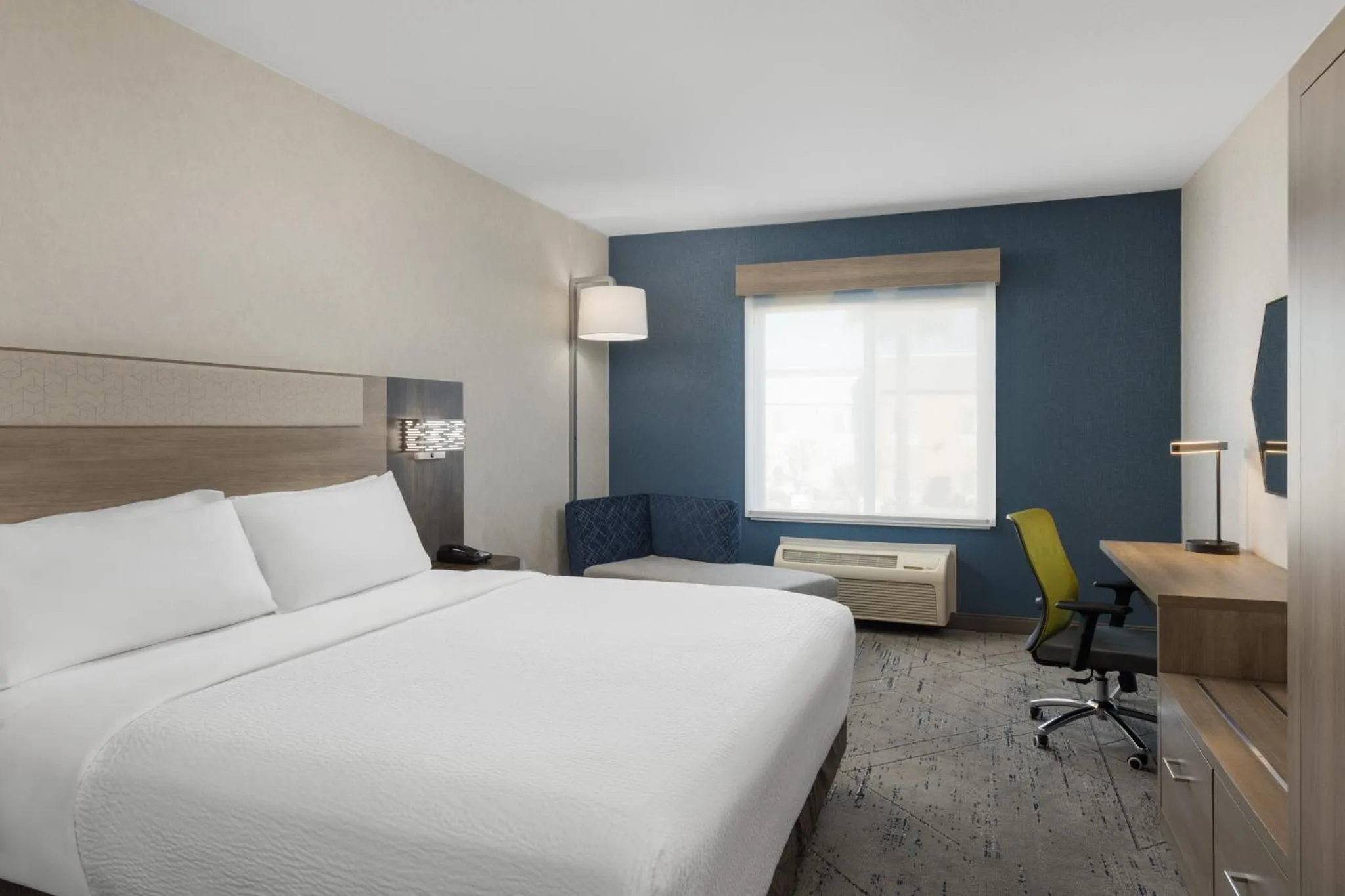 Photo of the whole room, Bed in Holiday Inn Express & Suites Sacramento NE Cal Expo by IHG