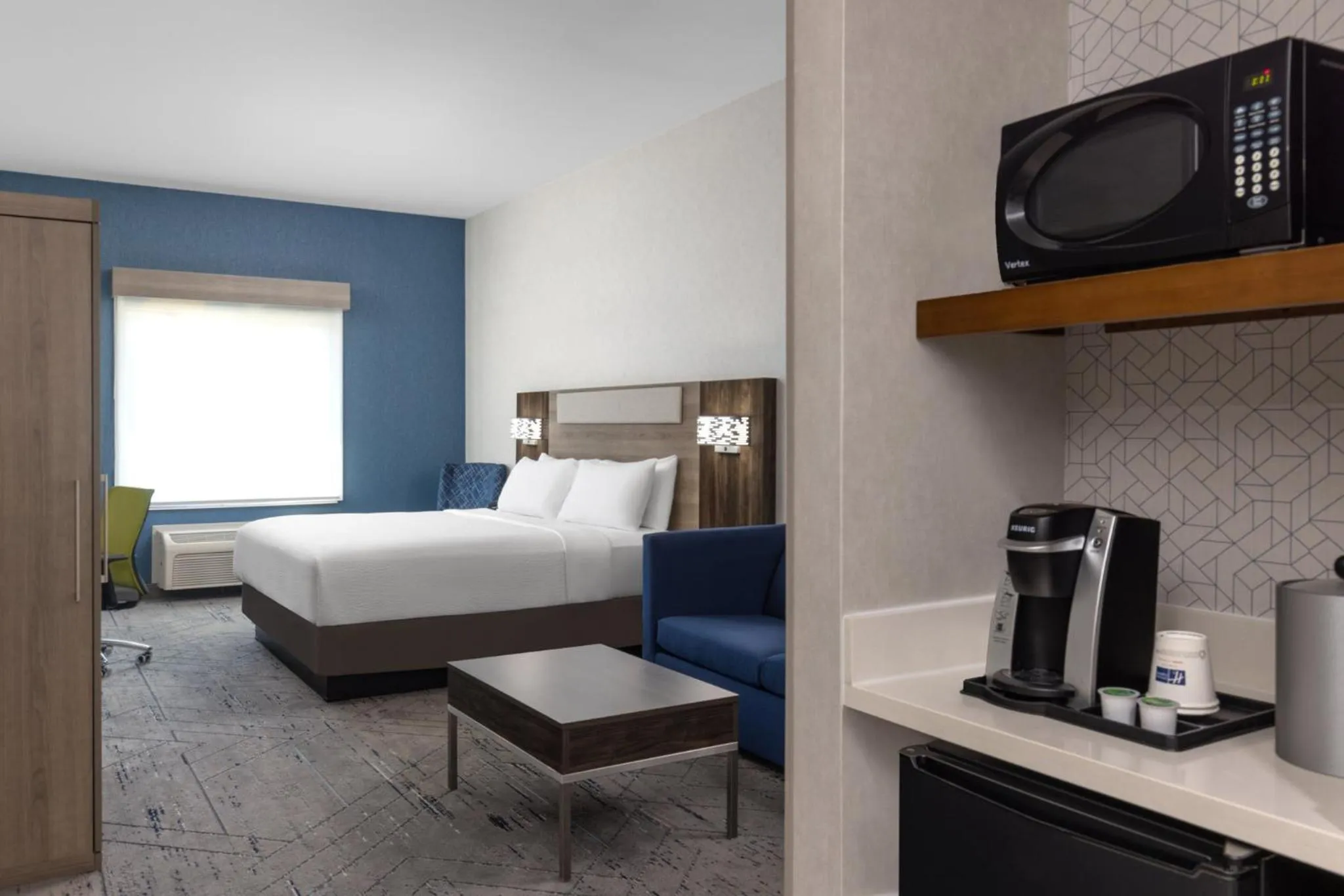 Photo of the whole room, Bed in Holiday Inn Express & Suites Sacramento NE Cal Expo by IHG