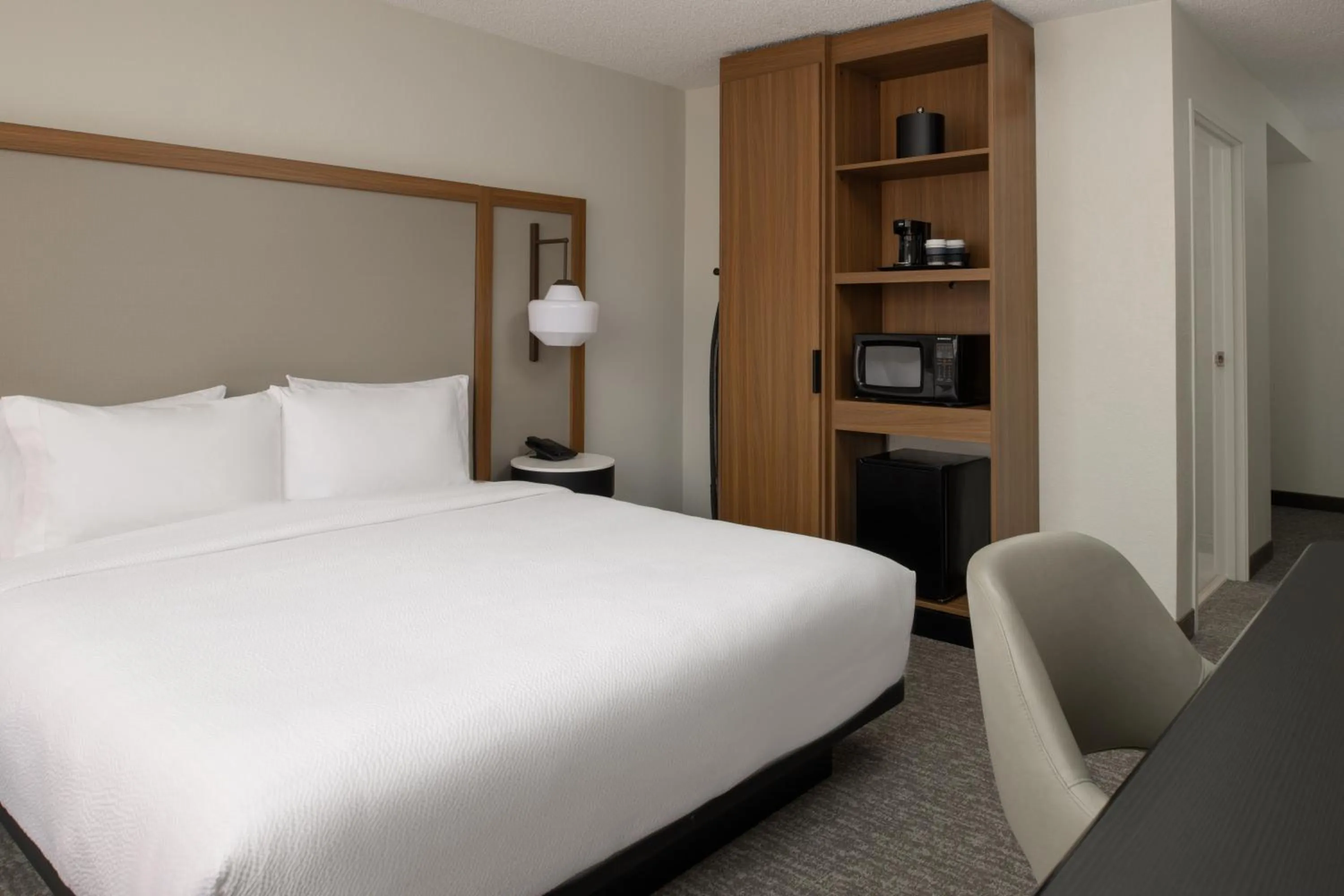 Bedroom, Bed in Fairfield by Marriott Issaquah