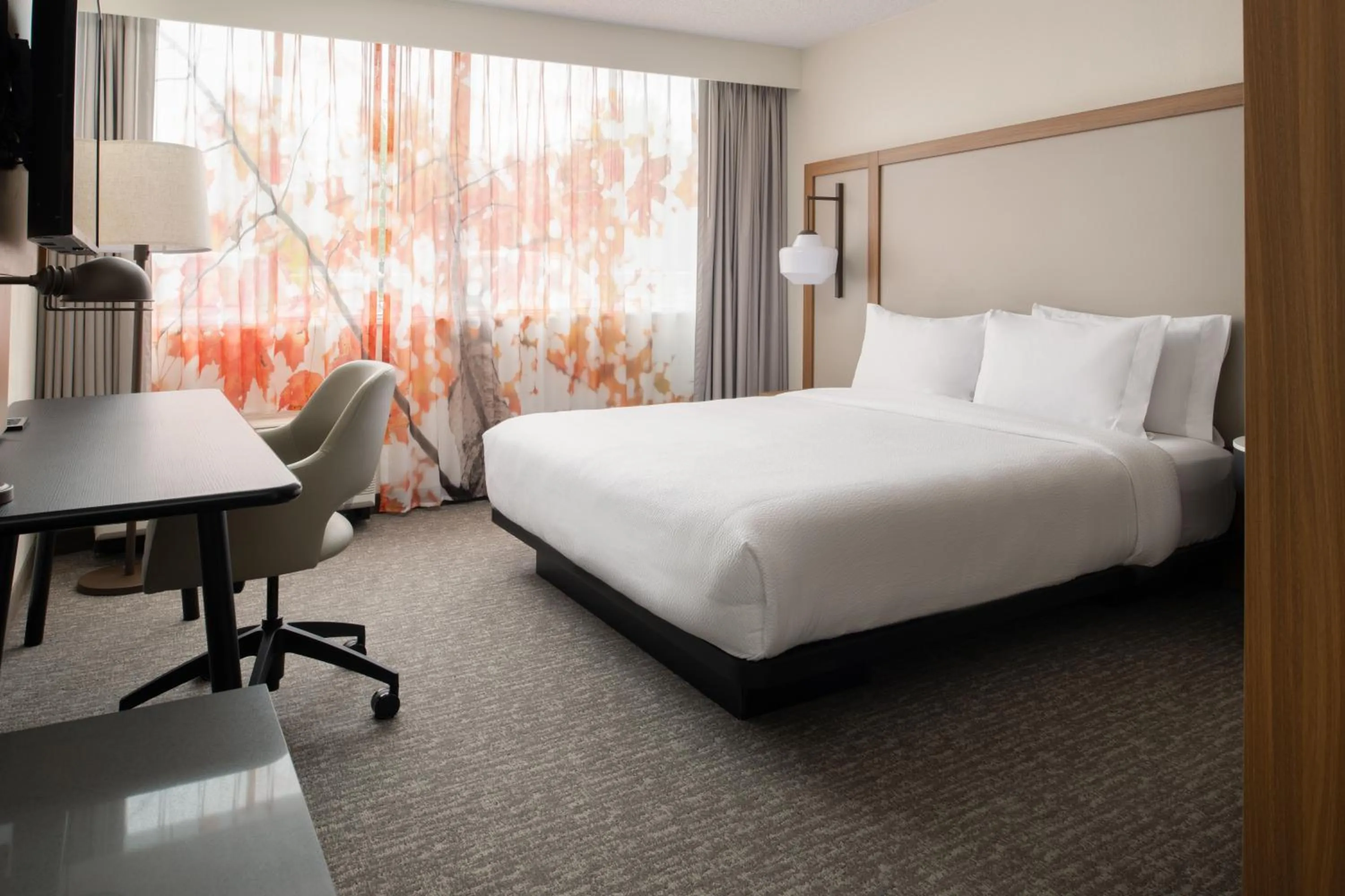 Bedroom, Bed in Fairfield by Marriott Issaquah