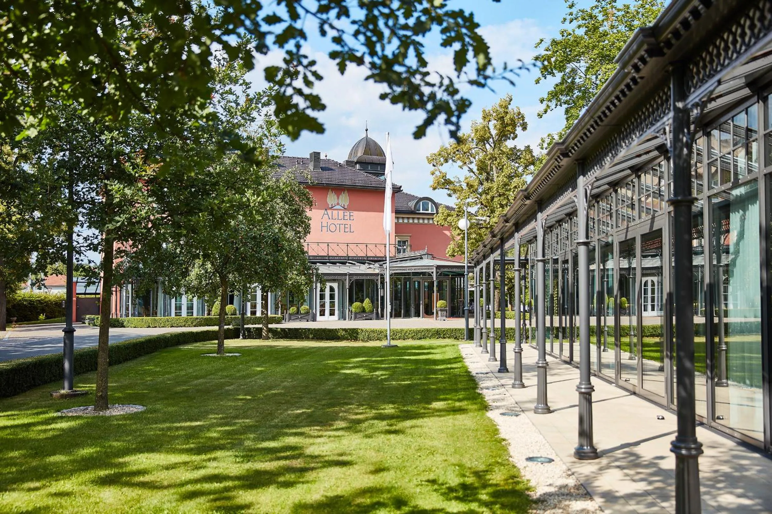 Facade/entrance in Allee Hotel