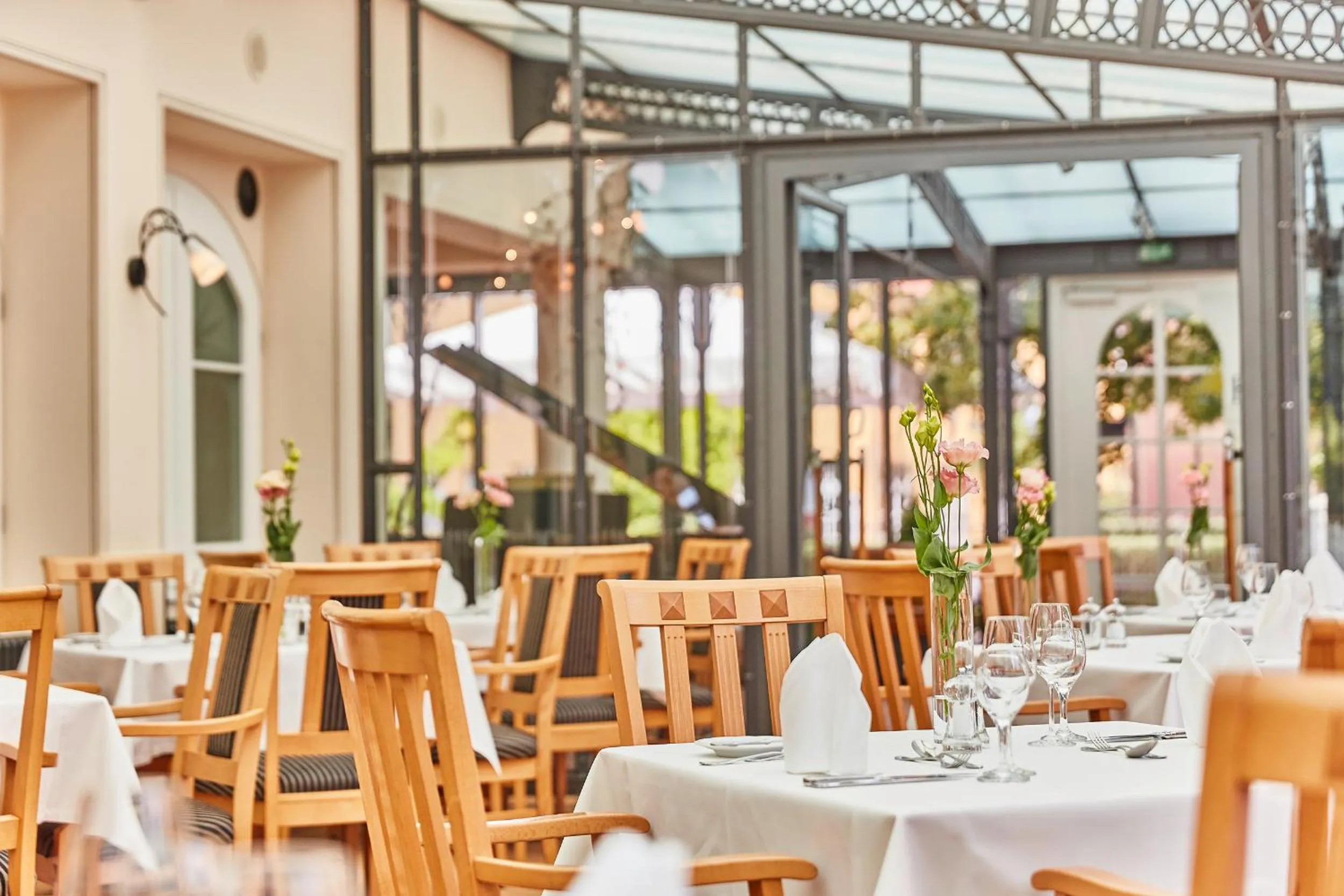 Restaurant/places to eat in Allee Hotel