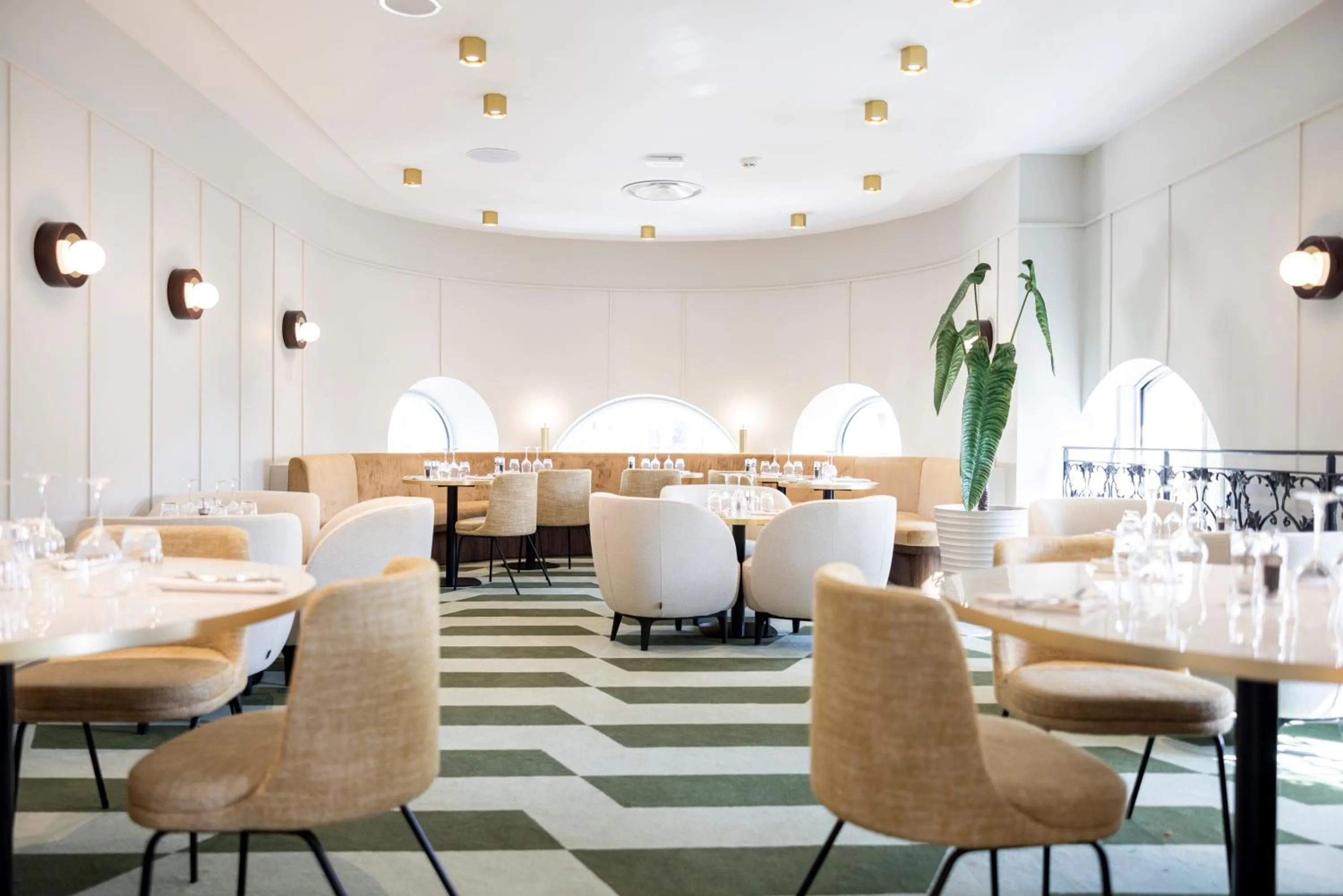 Restaurant/places to eat in Casino Hôtel des Palmiers