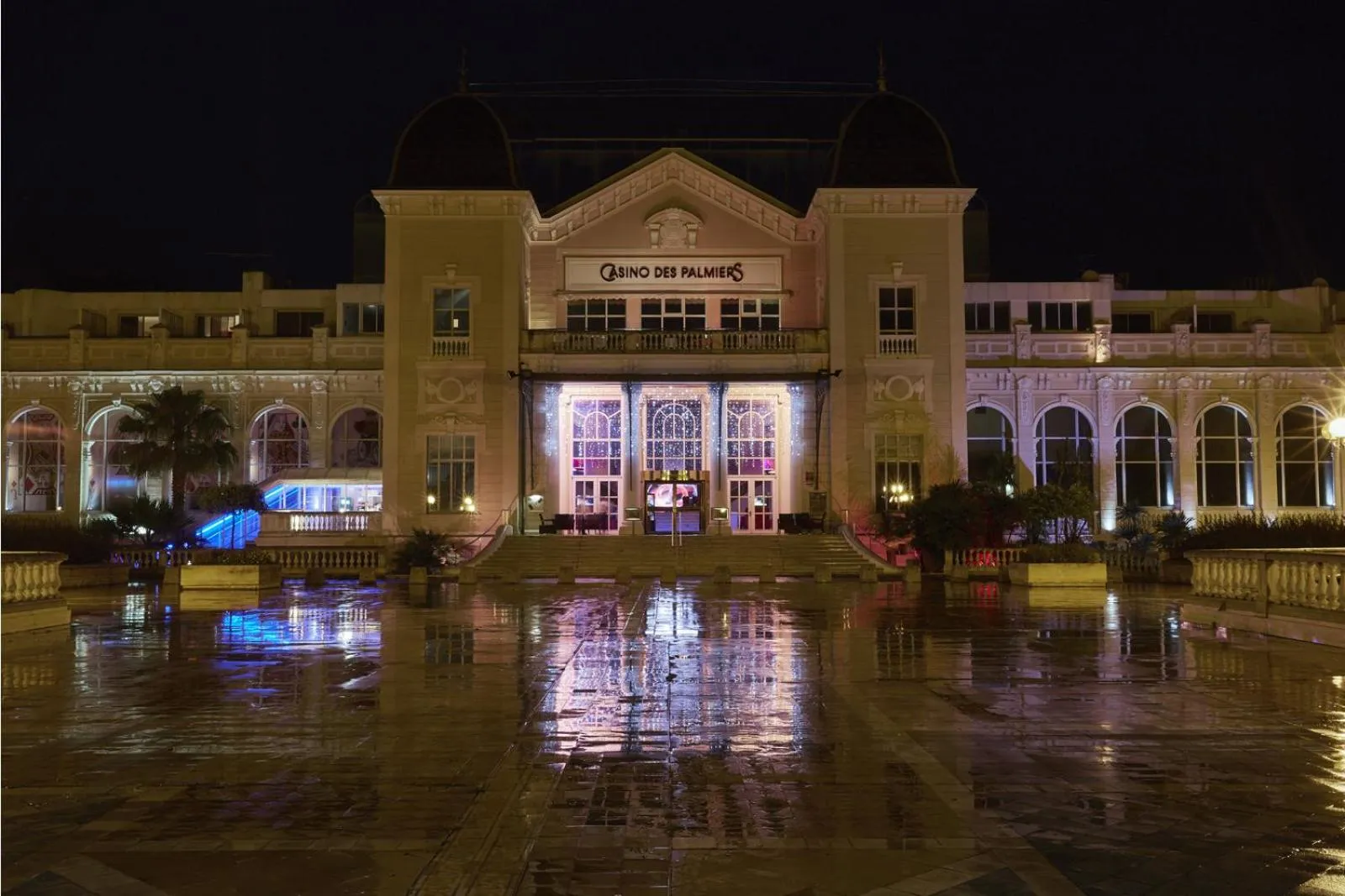 Property building in Casino Hôtel des Palmiers