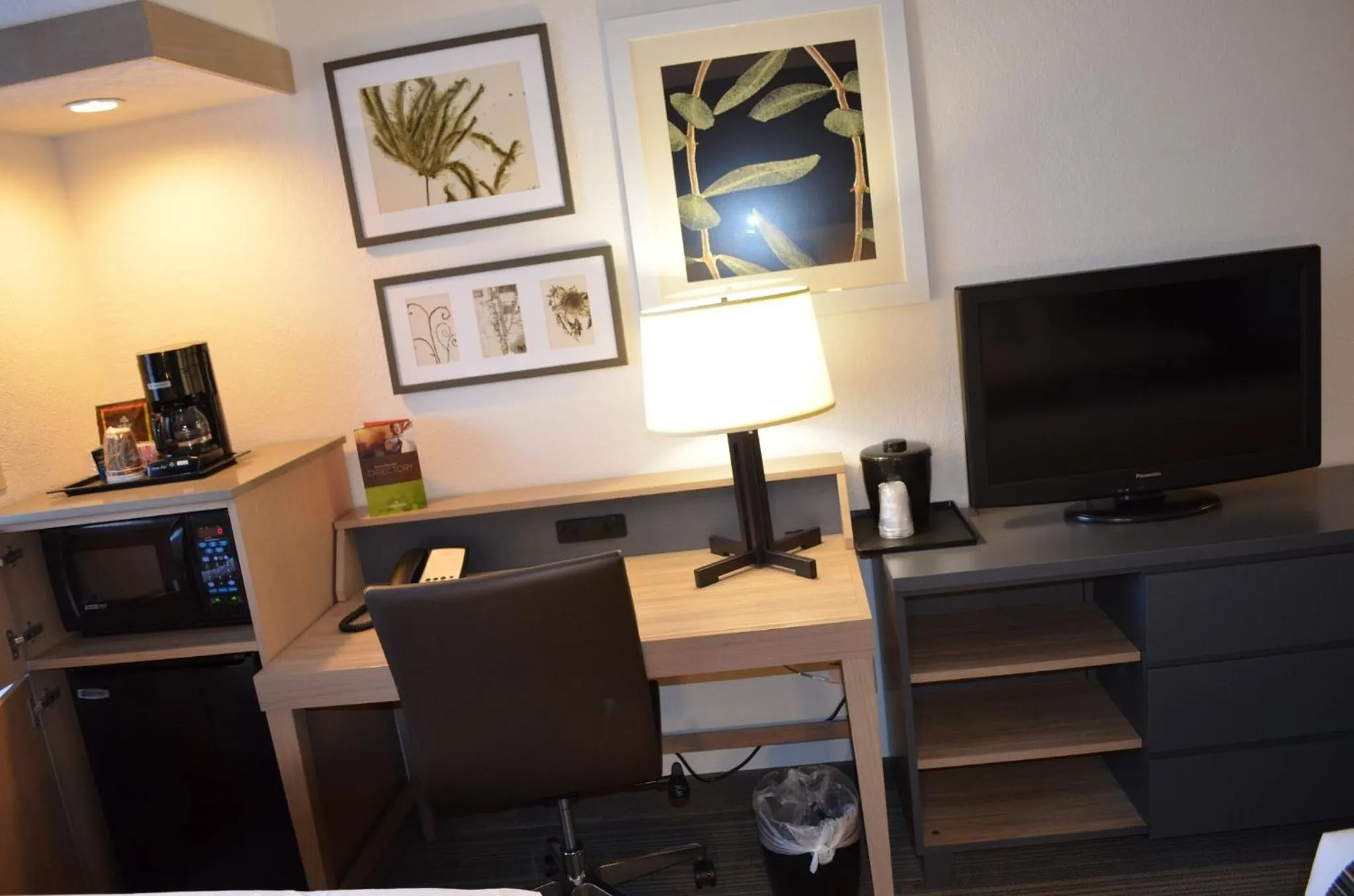 Photo of the whole room in Country Inn & Suites by Radisson, Frederick, MD