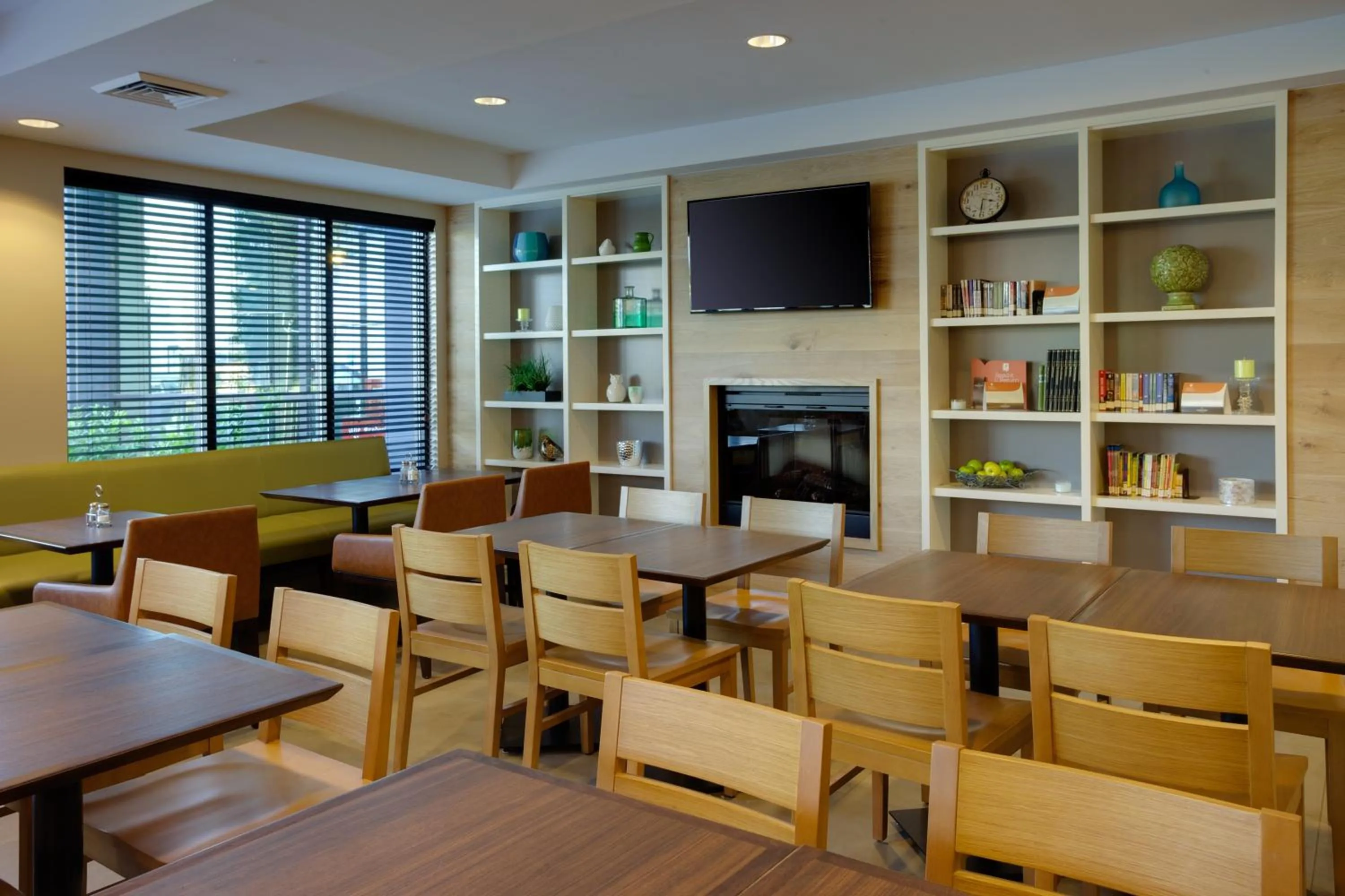 Restaurant/places to eat in Country Inn & Suites by Radisson, Frederick, MD