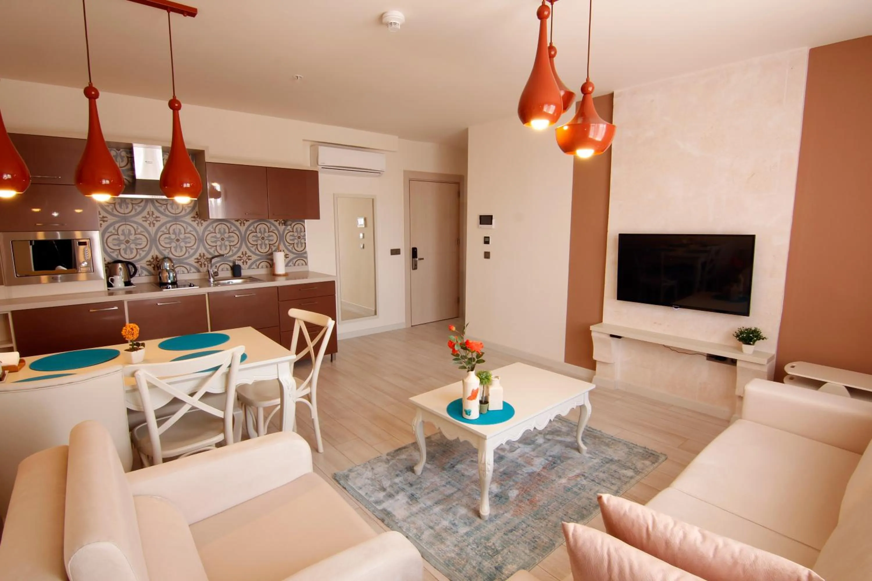 Communal lounge/ TV room in Zin D Home Otel Cekmeköy