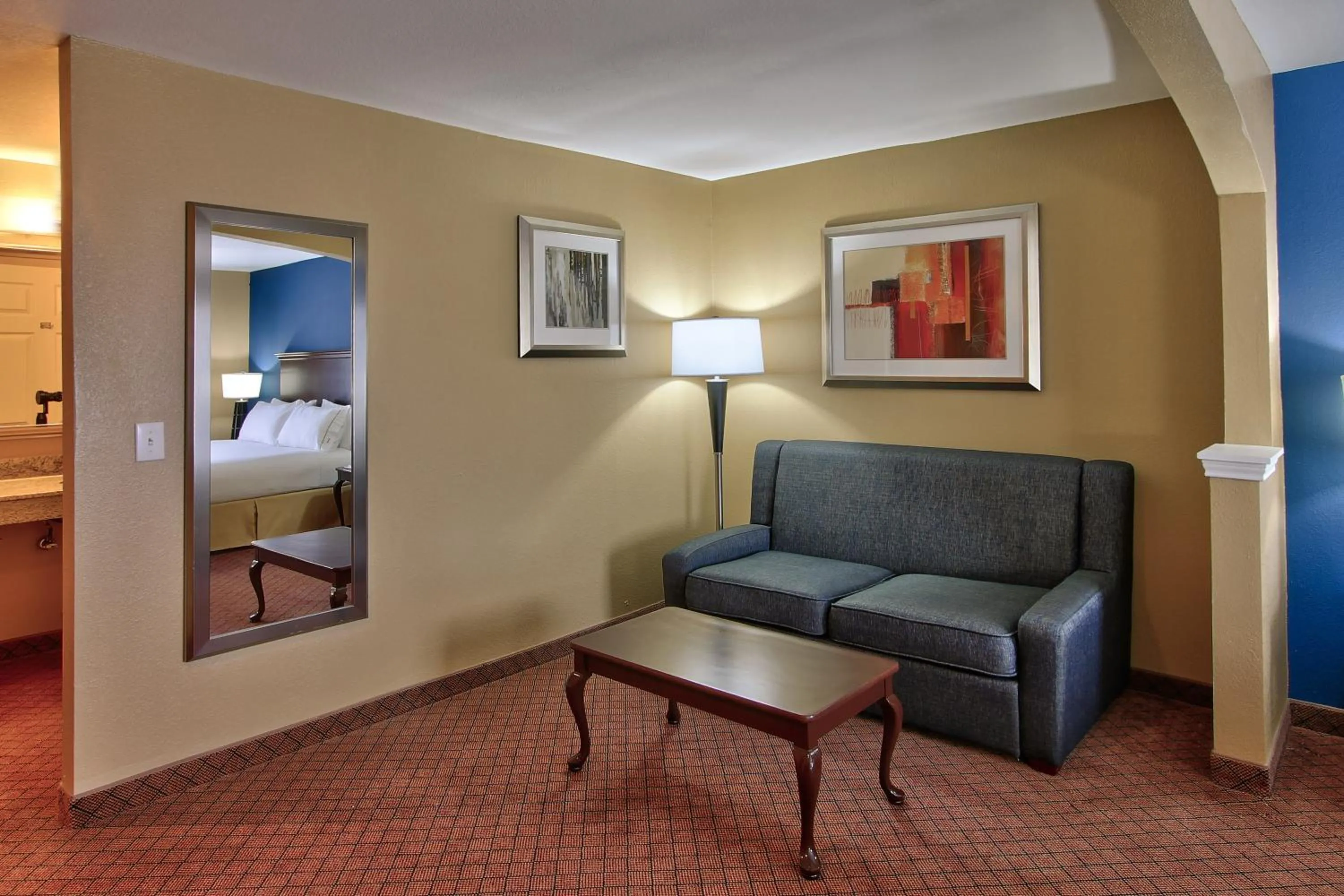 Seating area, Bed in Holiday Inn Express Hotel & Suites Houston-Downtown Convention Center by IHG