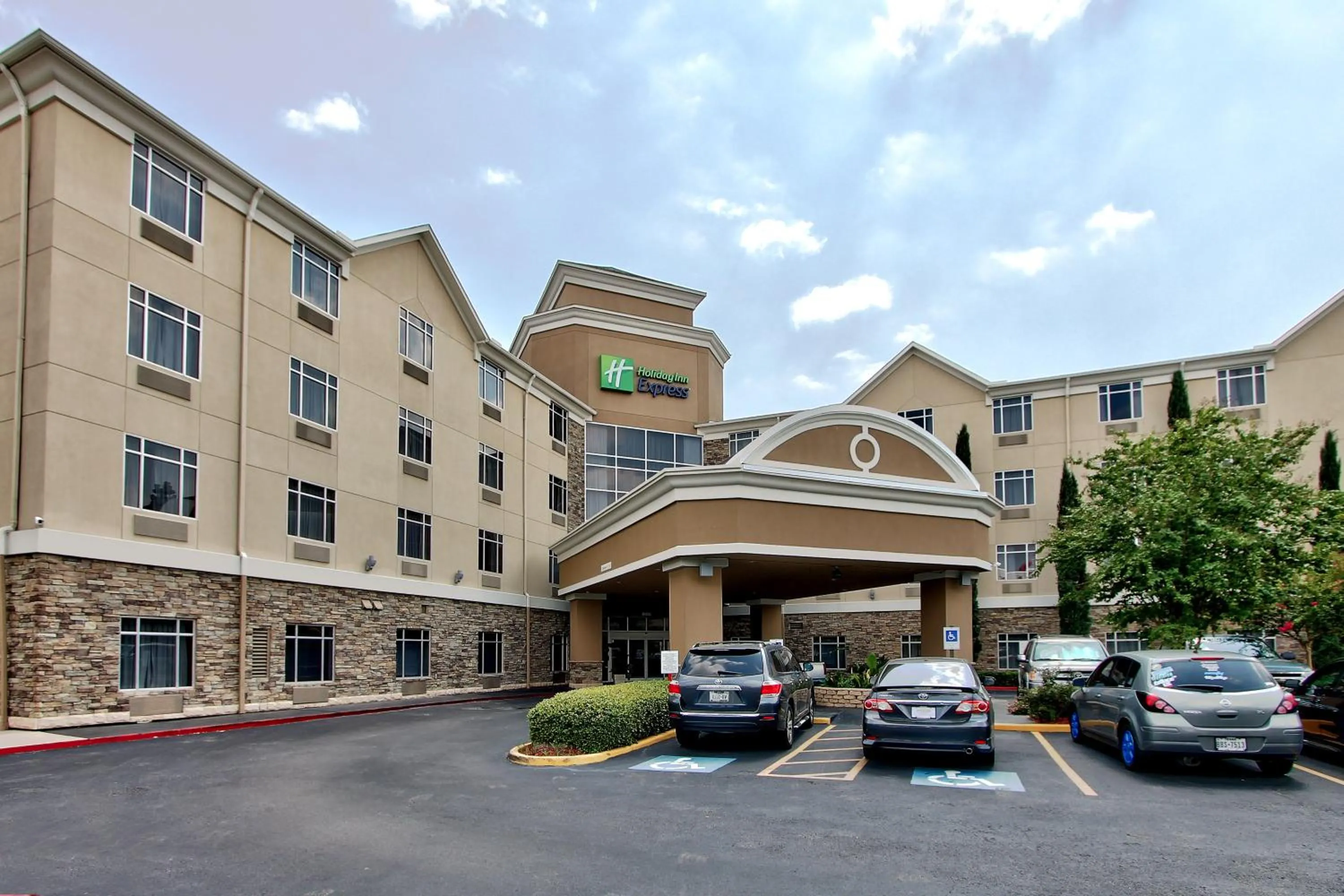 Property building in Holiday Inn Express Hotel & Suites Houston-Downtown Convention Center by IHG
