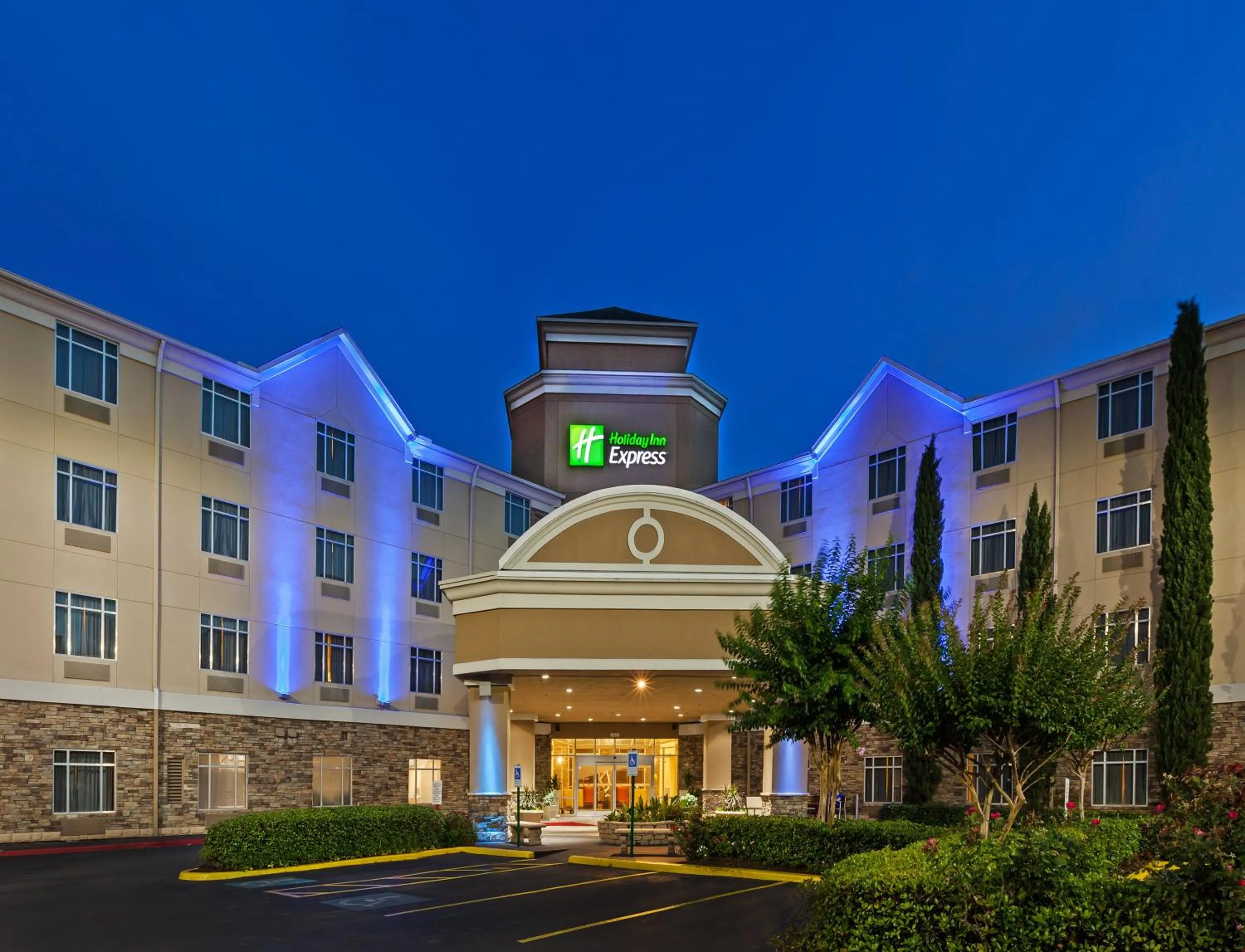 Property building in Holiday Inn Express Hotel & Suites Houston-Downtown Convention Center by IHG