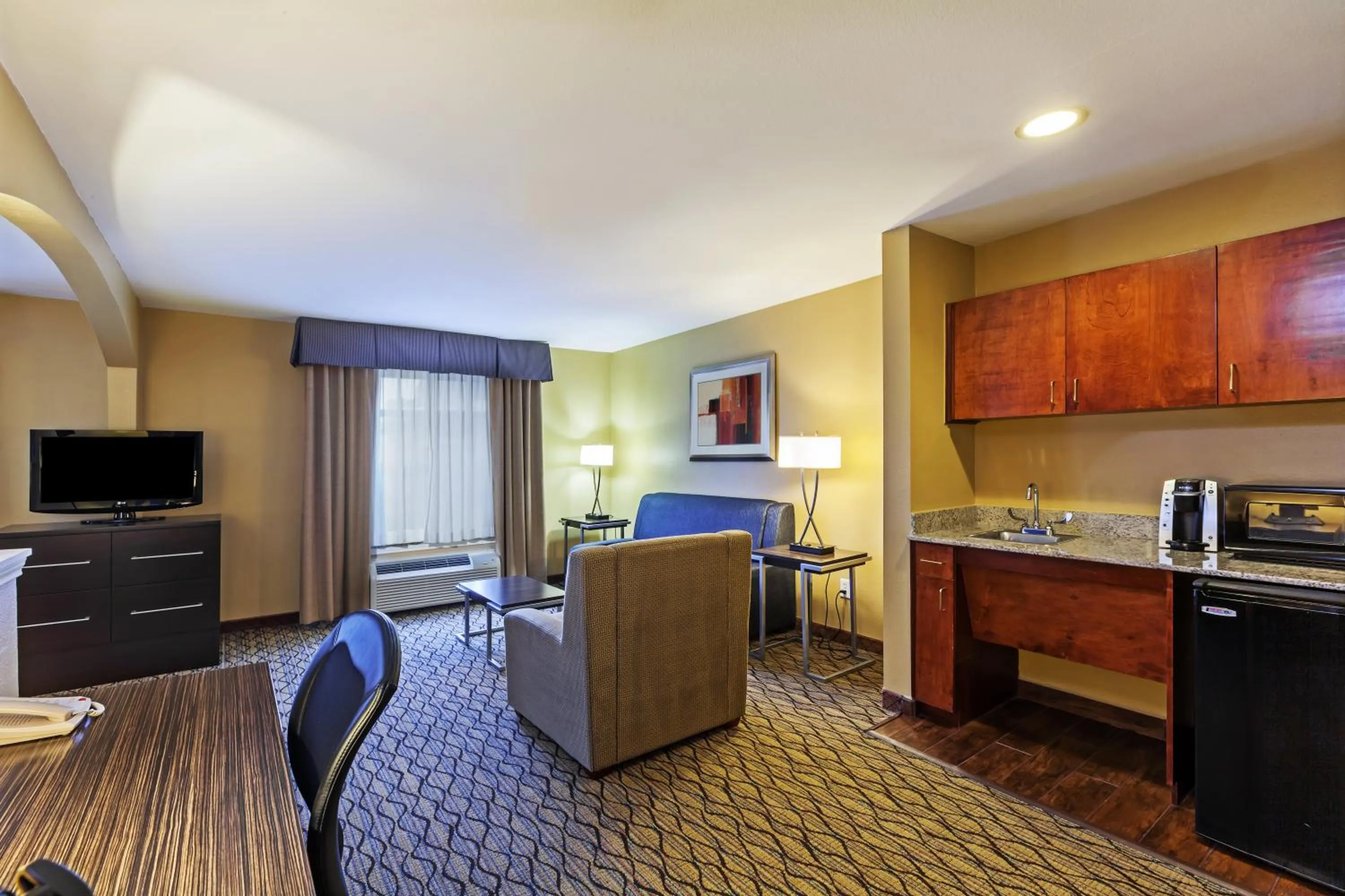 Photo of the whole room in Holiday Inn Express Hotel & Suites Houston-Downtown Convention Center by IHG