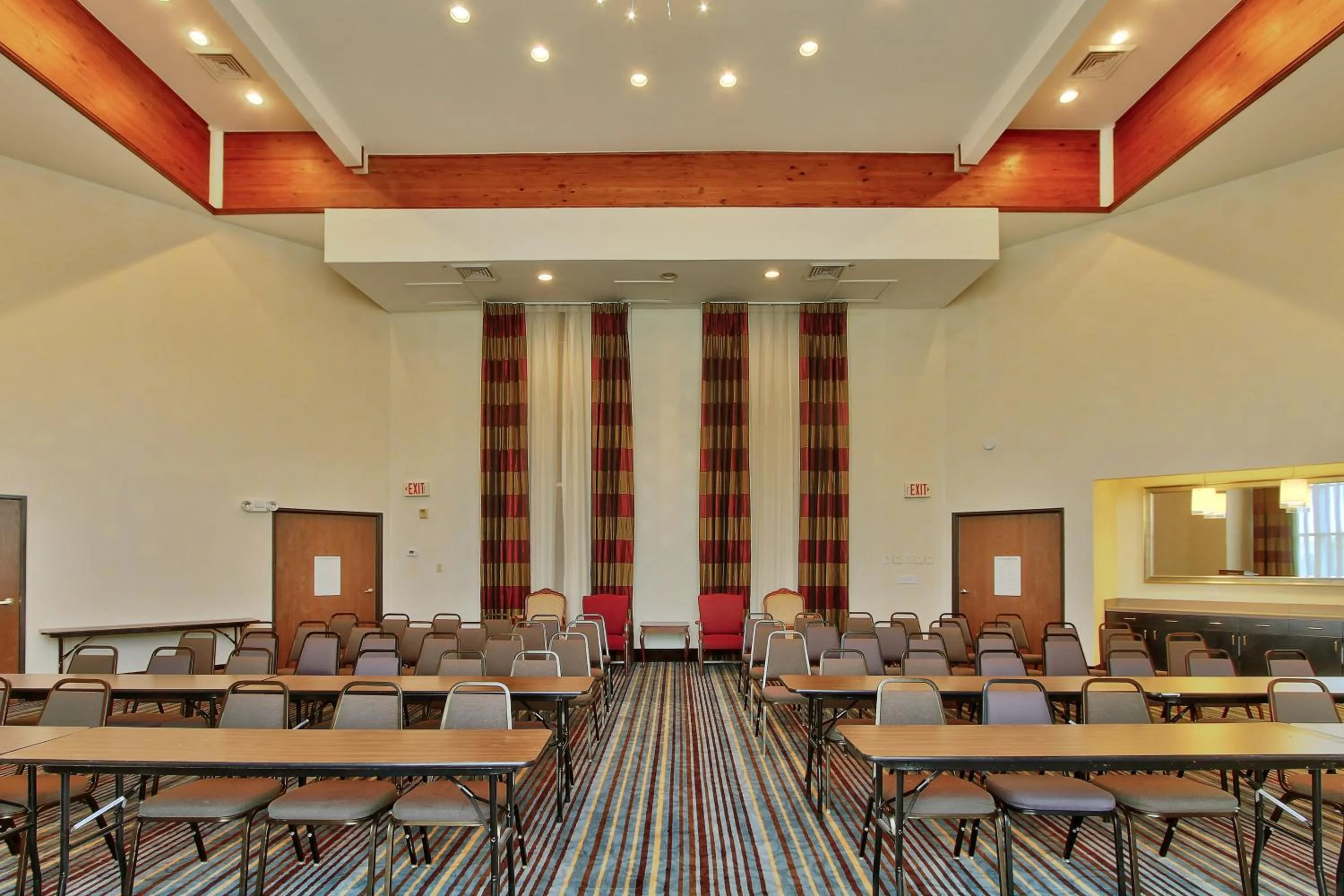 Meeting/conference room in Holiday Inn Express Hotel & Suites Houston-Downtown Convention Center by IHG