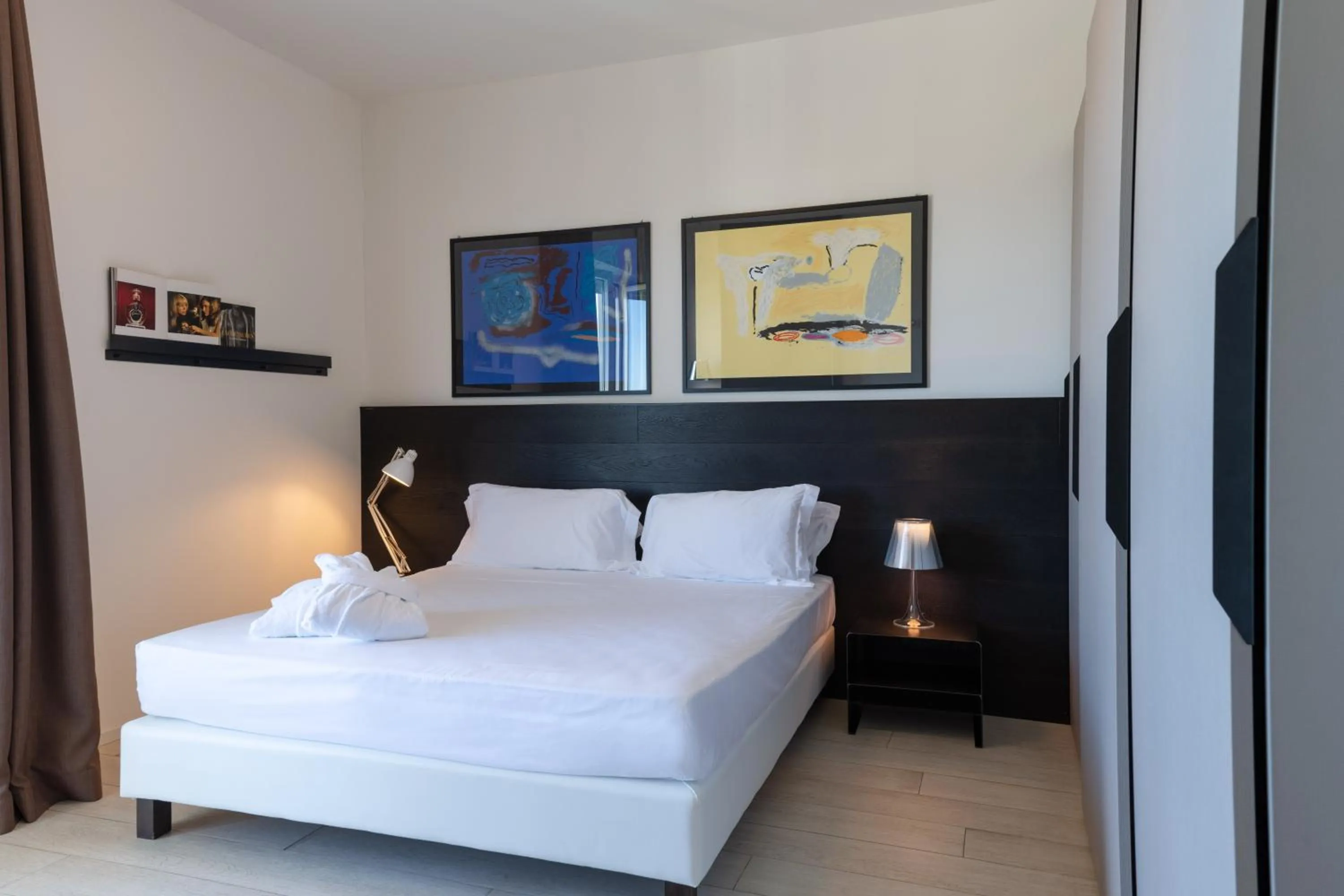 Bathroom, Bed in MarePineta Resort