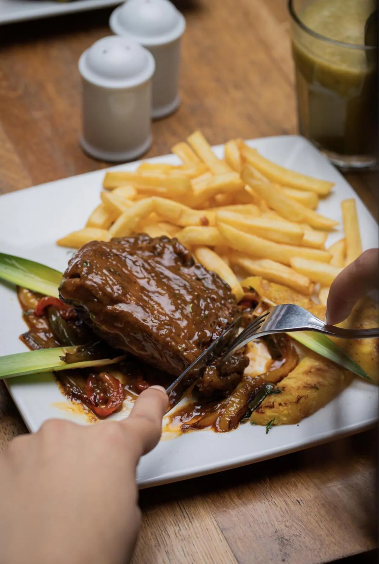 Restaurant/places to eat in Melliber Appart Hotel