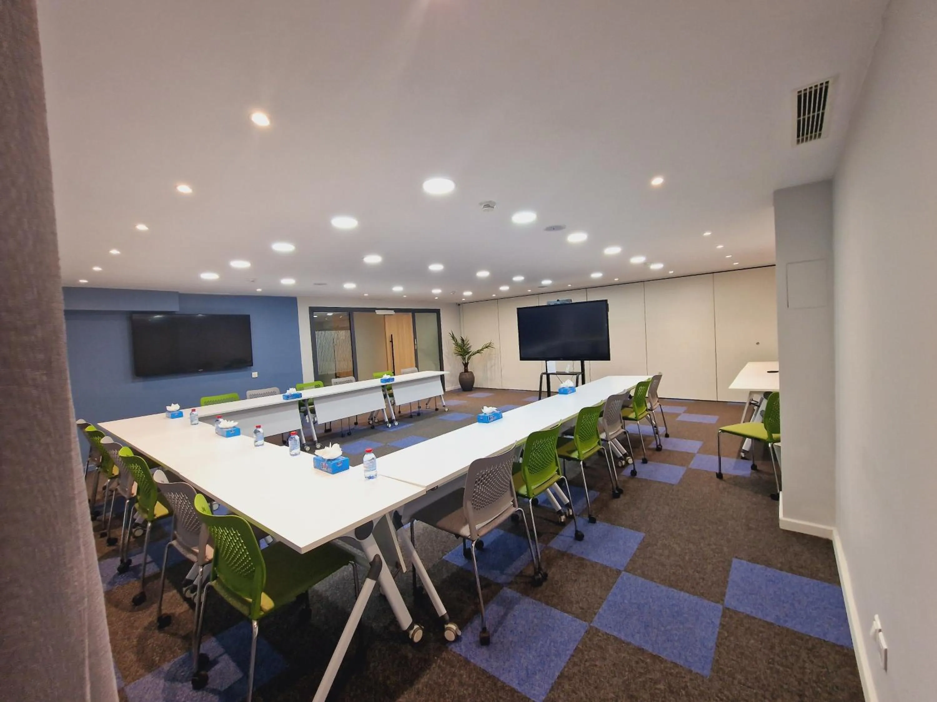 TV and multimedia in Melliber Appart Hotel